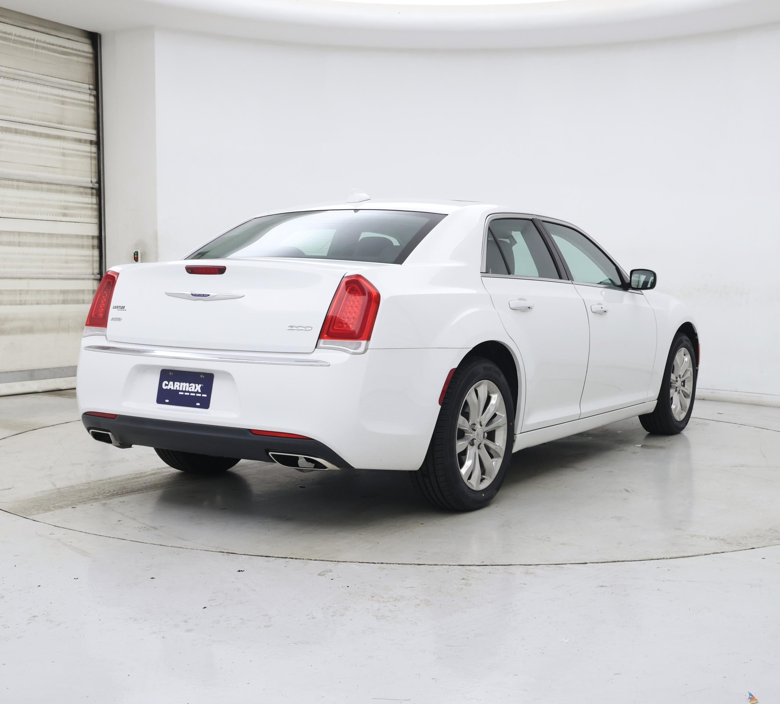 Thumbnail: 2019 Chrysler 300 - 8