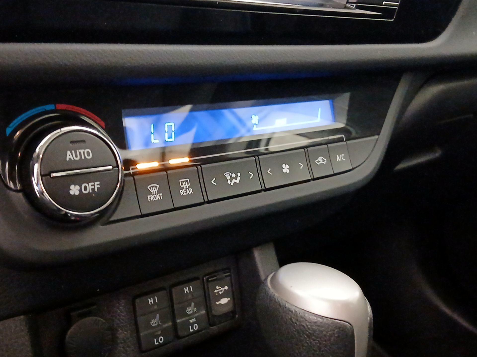 Thumbnail: 2016 Toyota Corolla - 16