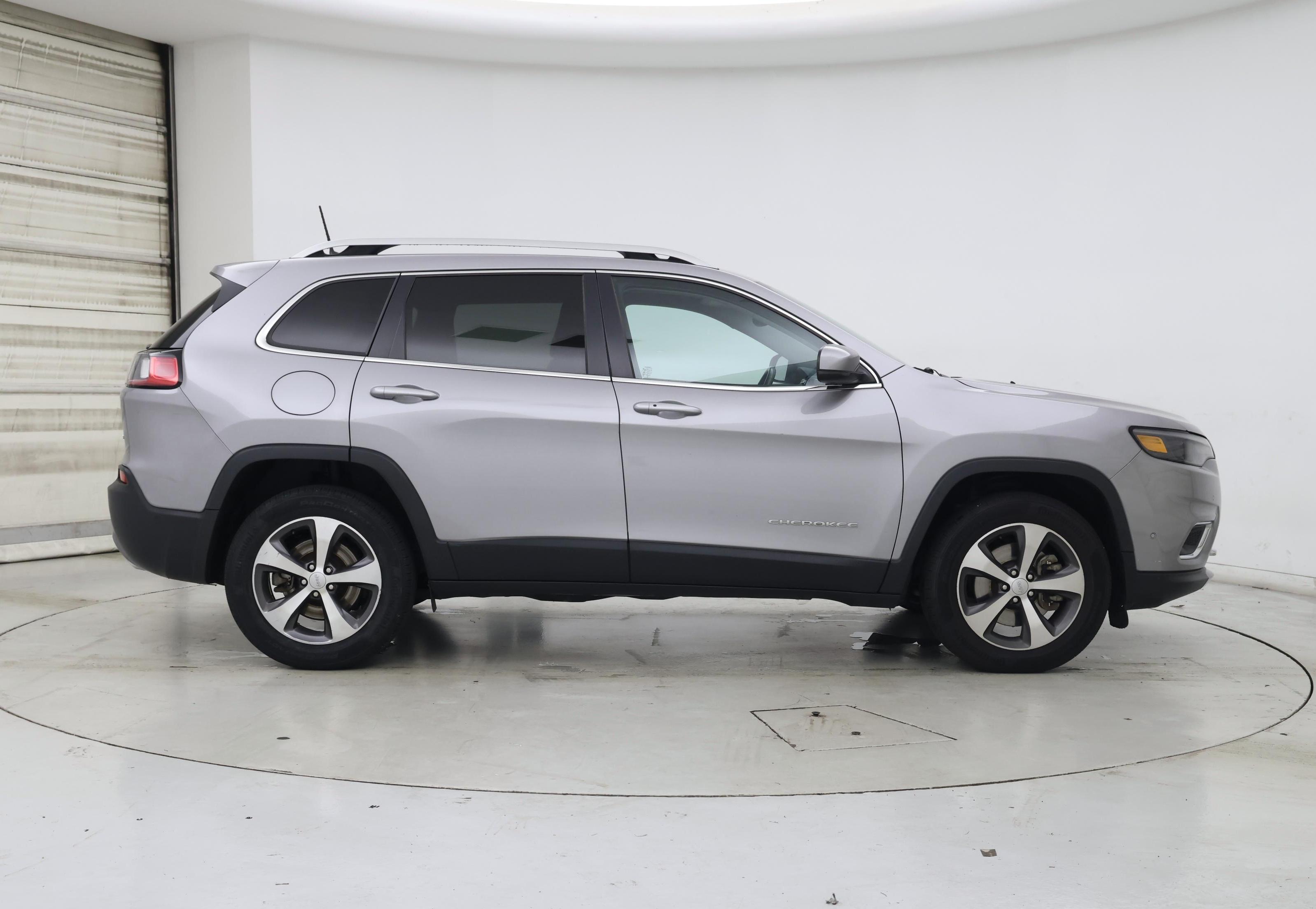Thumbnail: 2021 Jeep Cherokee - 7