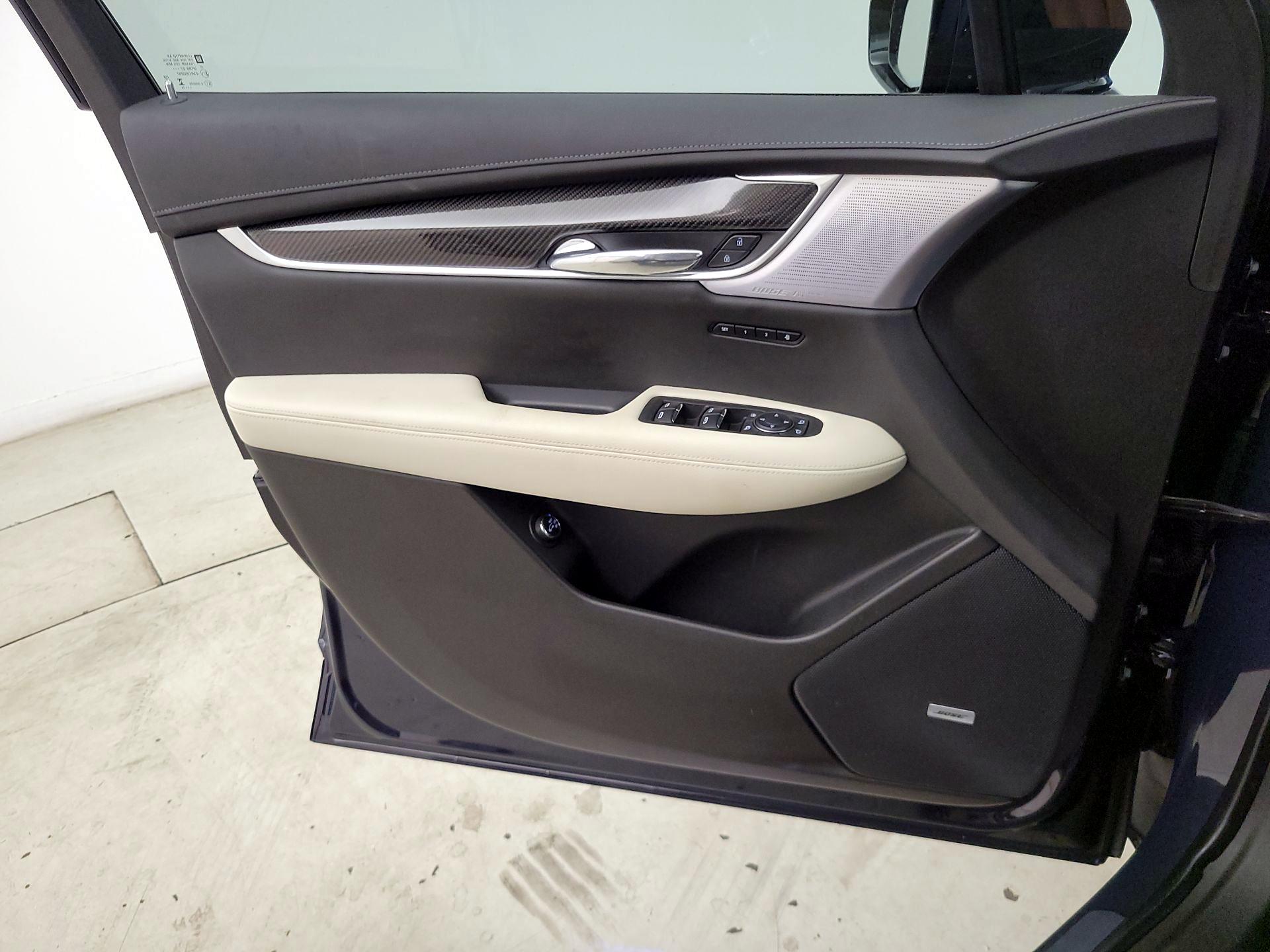 Thumbnail: 2024 Cadillac XT6 - 12