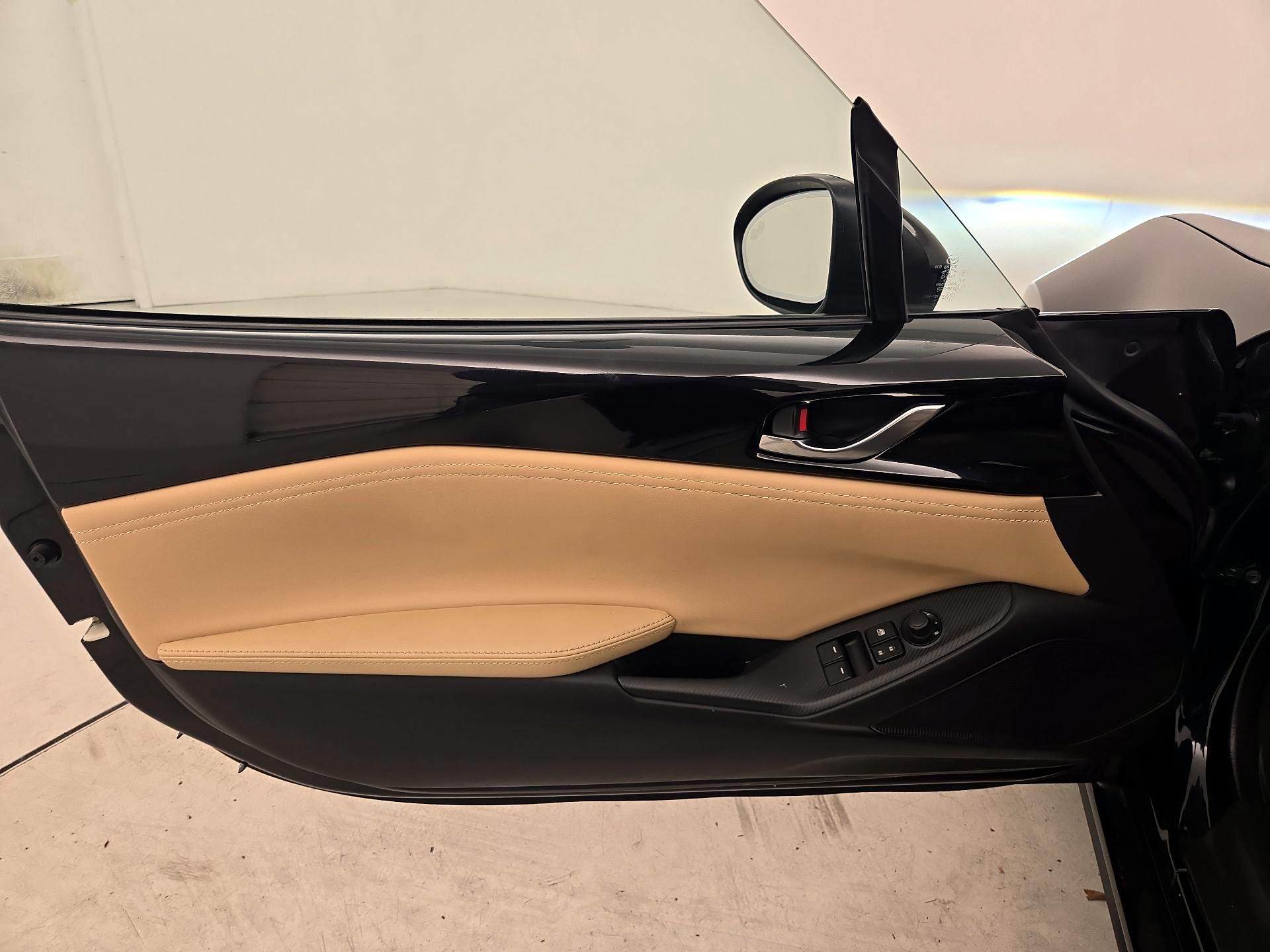 Thumbnail: 2016 Mazda MX-5 Miata - 12