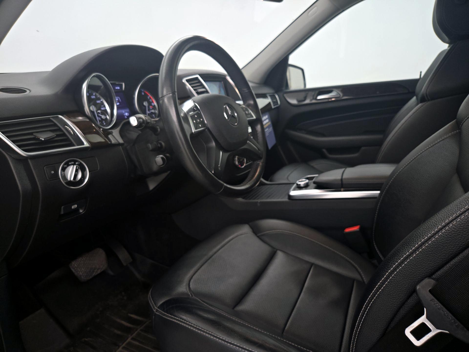 Thumbnail: 2015 Mercedes-Benz M-Class - 11
