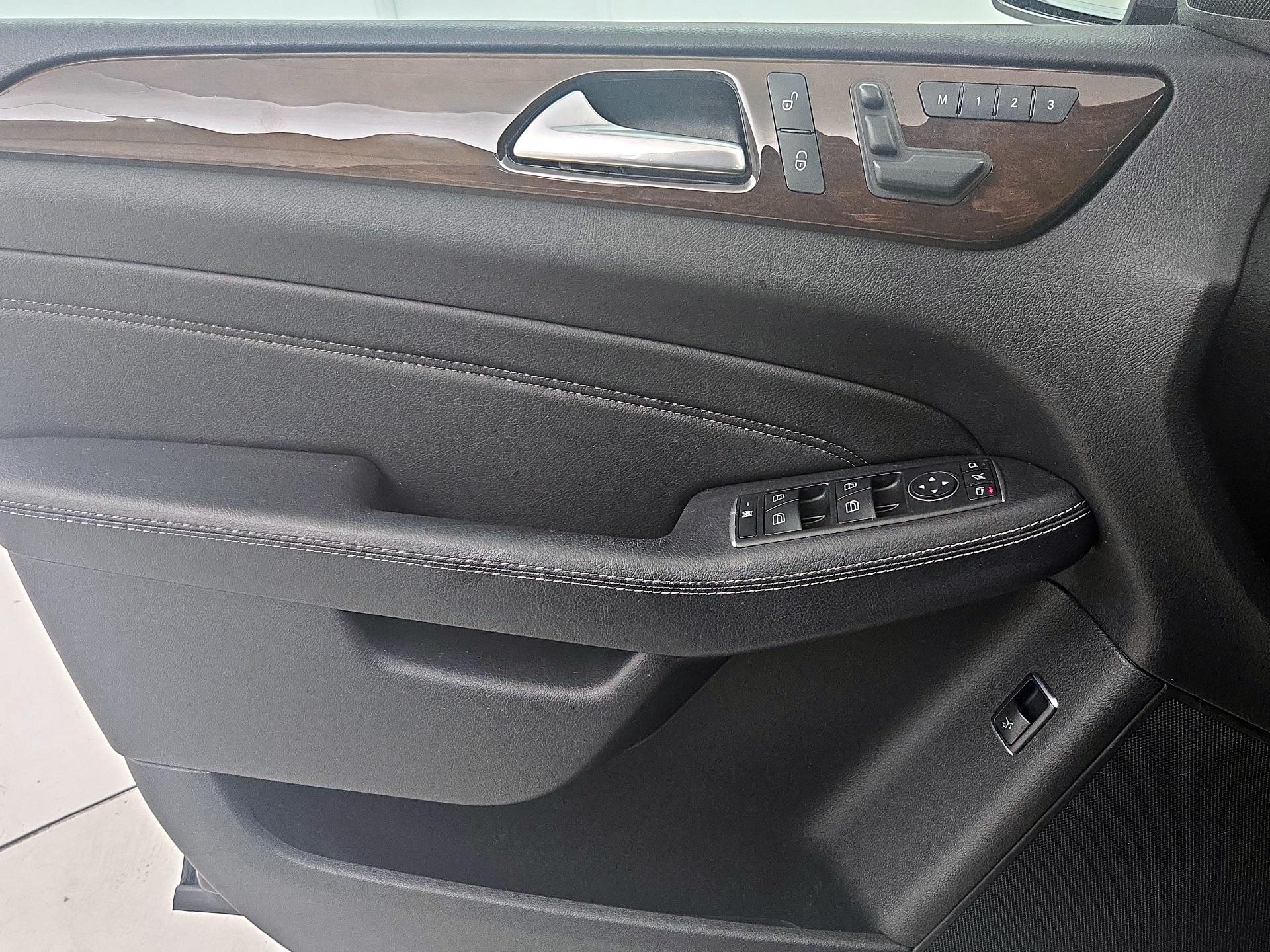 Thumbnail: 2015 Mercedes-Benz M-Class - 12