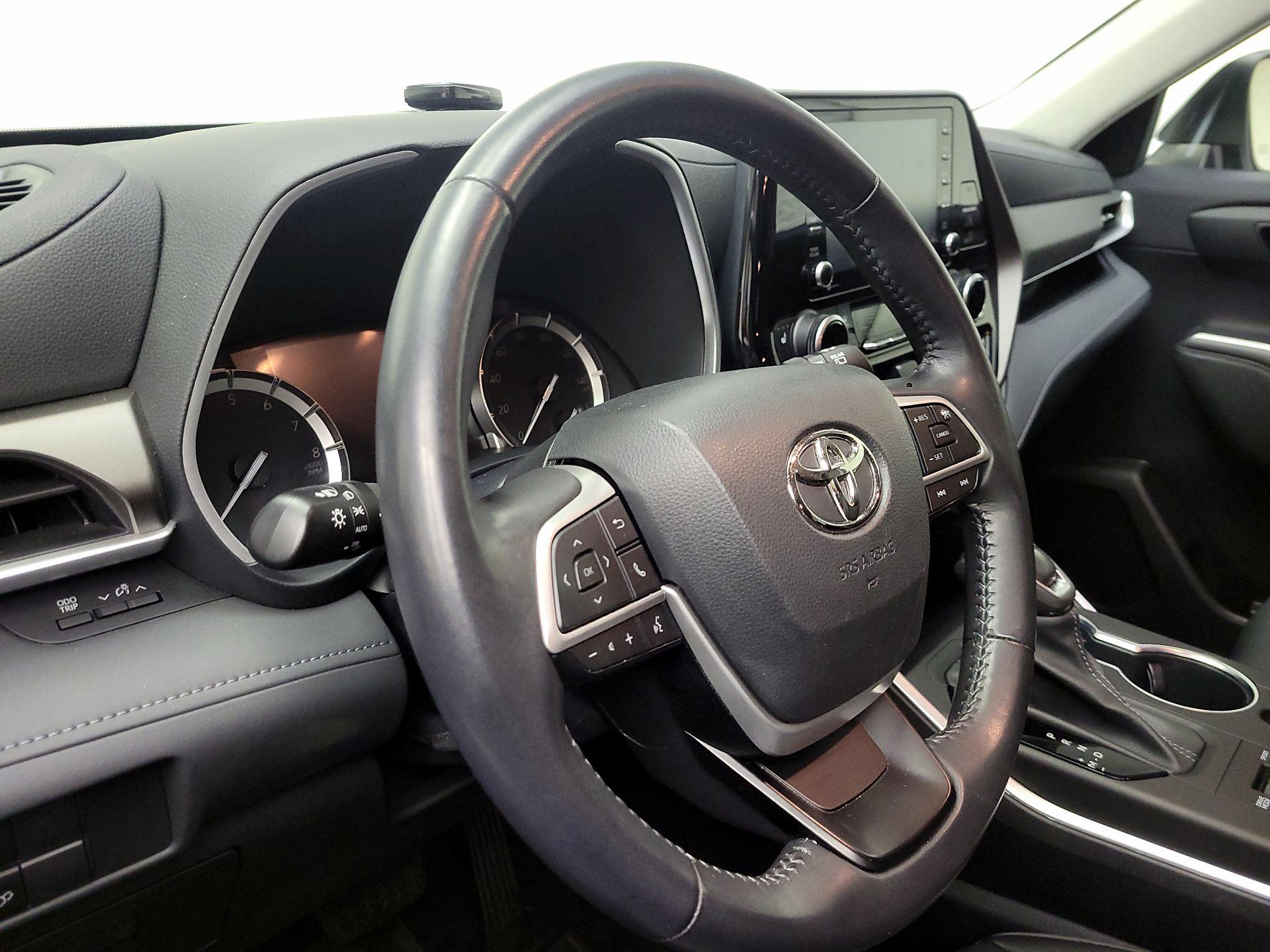 Thumbnail: 2022 Toyota Highlander - 9