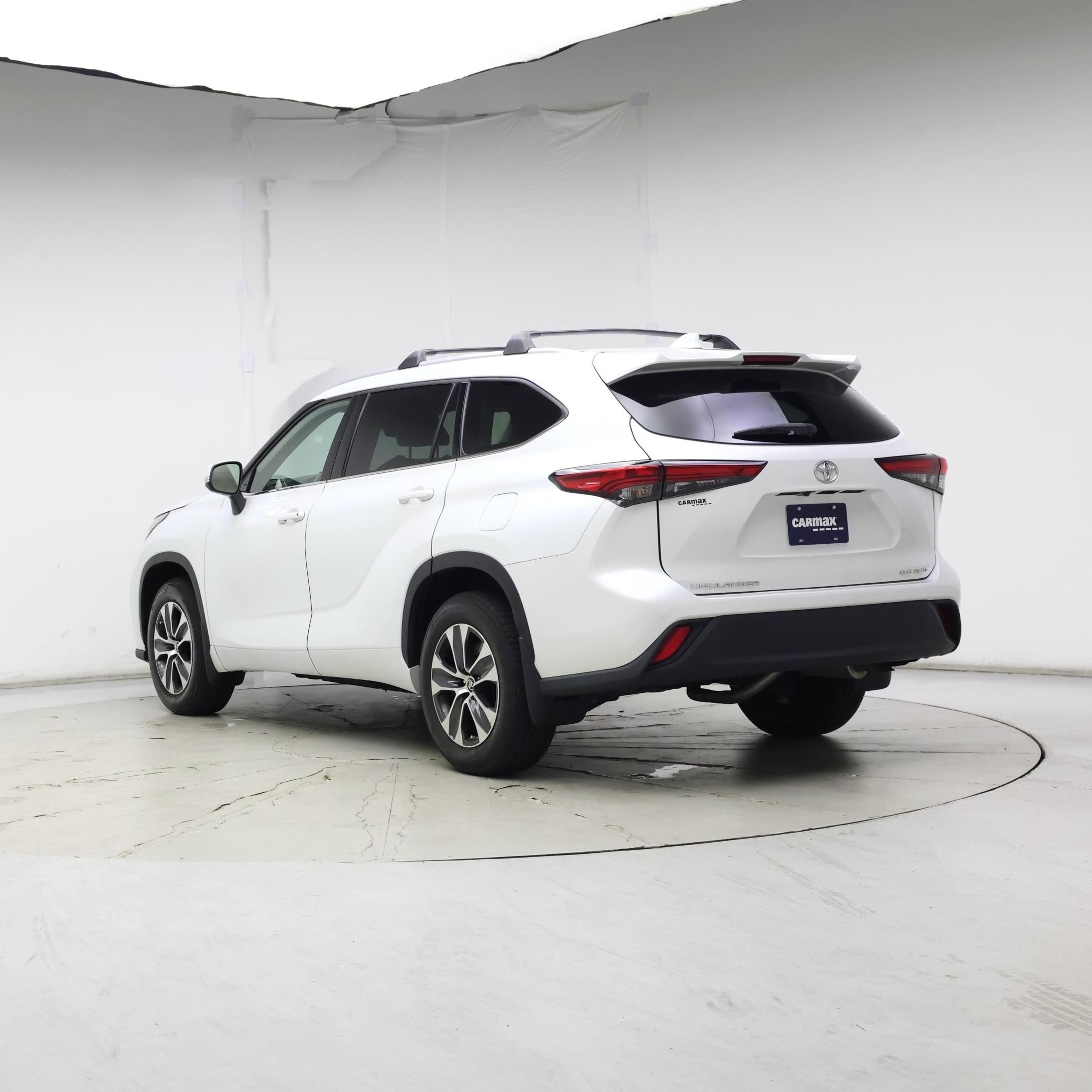 Thumbnail: 2022 Toyota Highlander - 2
