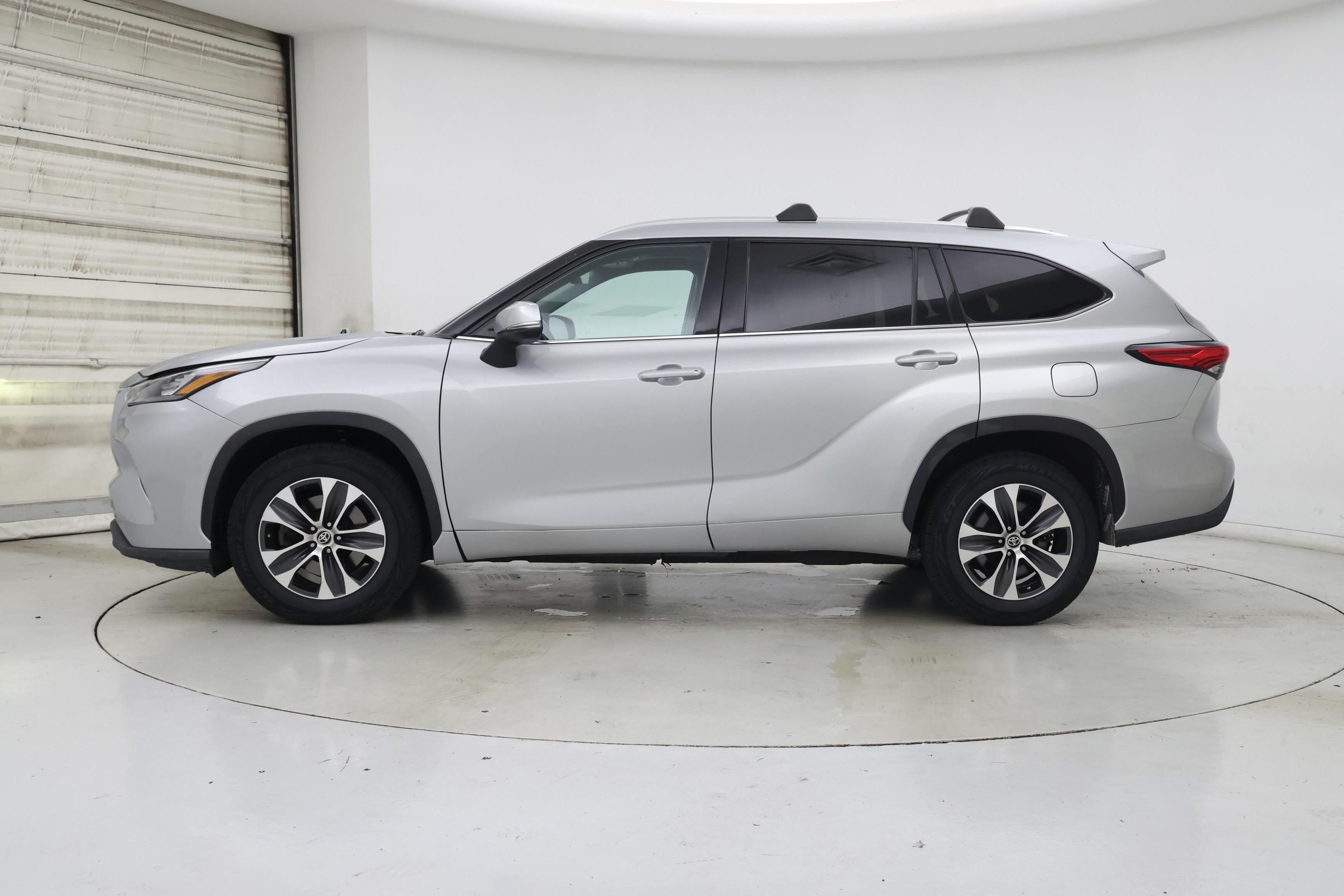 Thumbnail: 2020 Toyota Highlander - 3