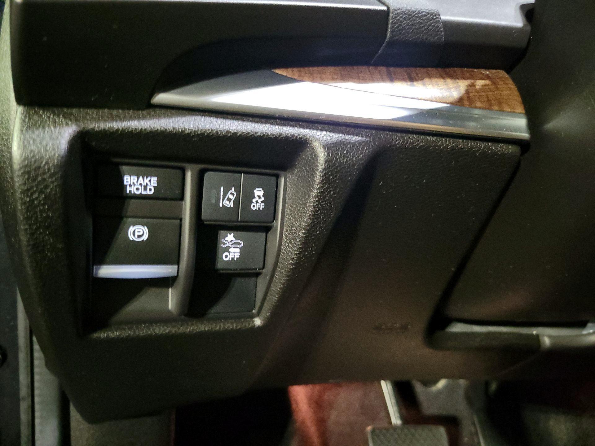 Thumbnail: 2020 Acura MDX - 11