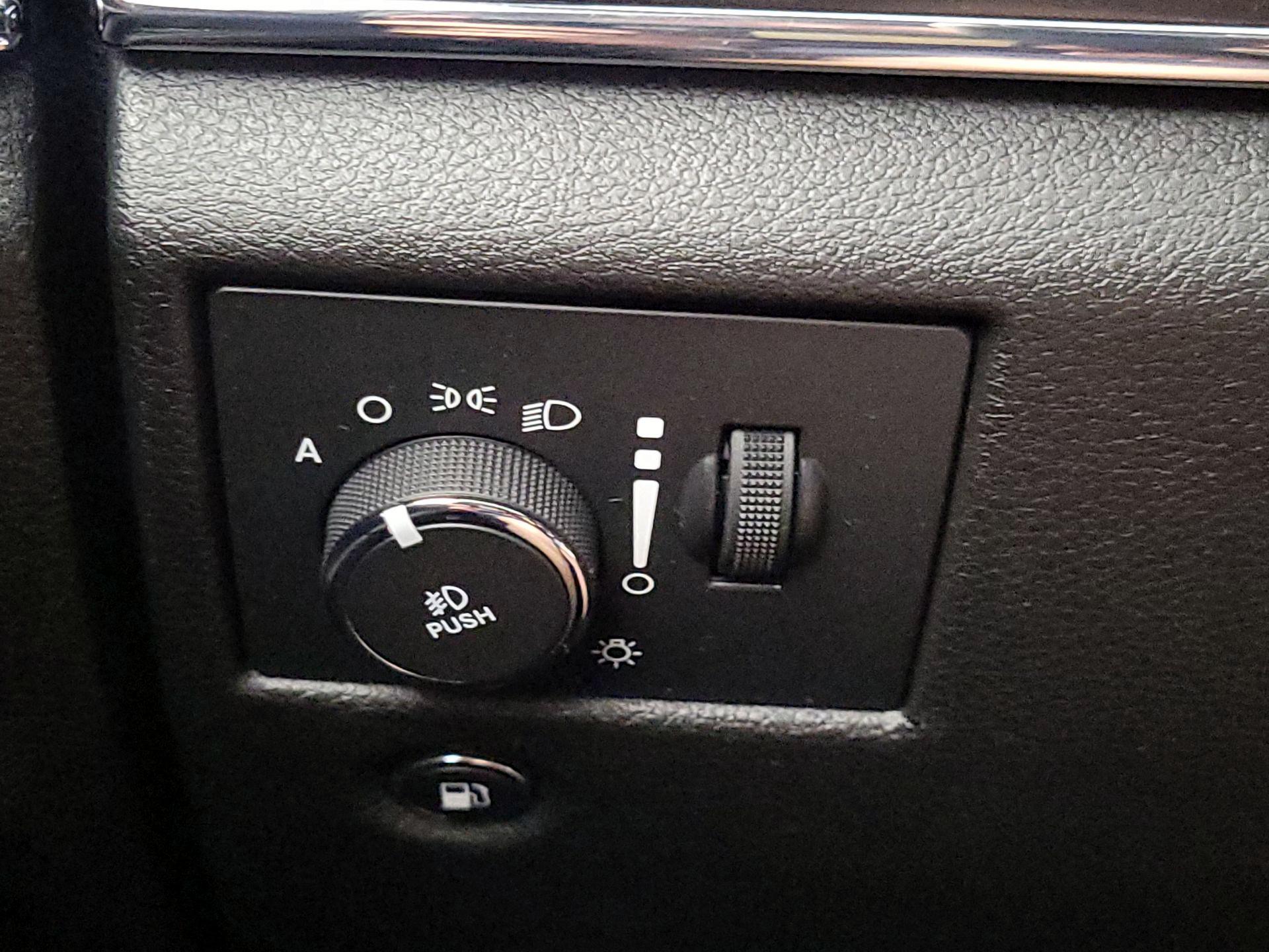 Thumbnail: 2014 Jeep Grand Cherokee - 13