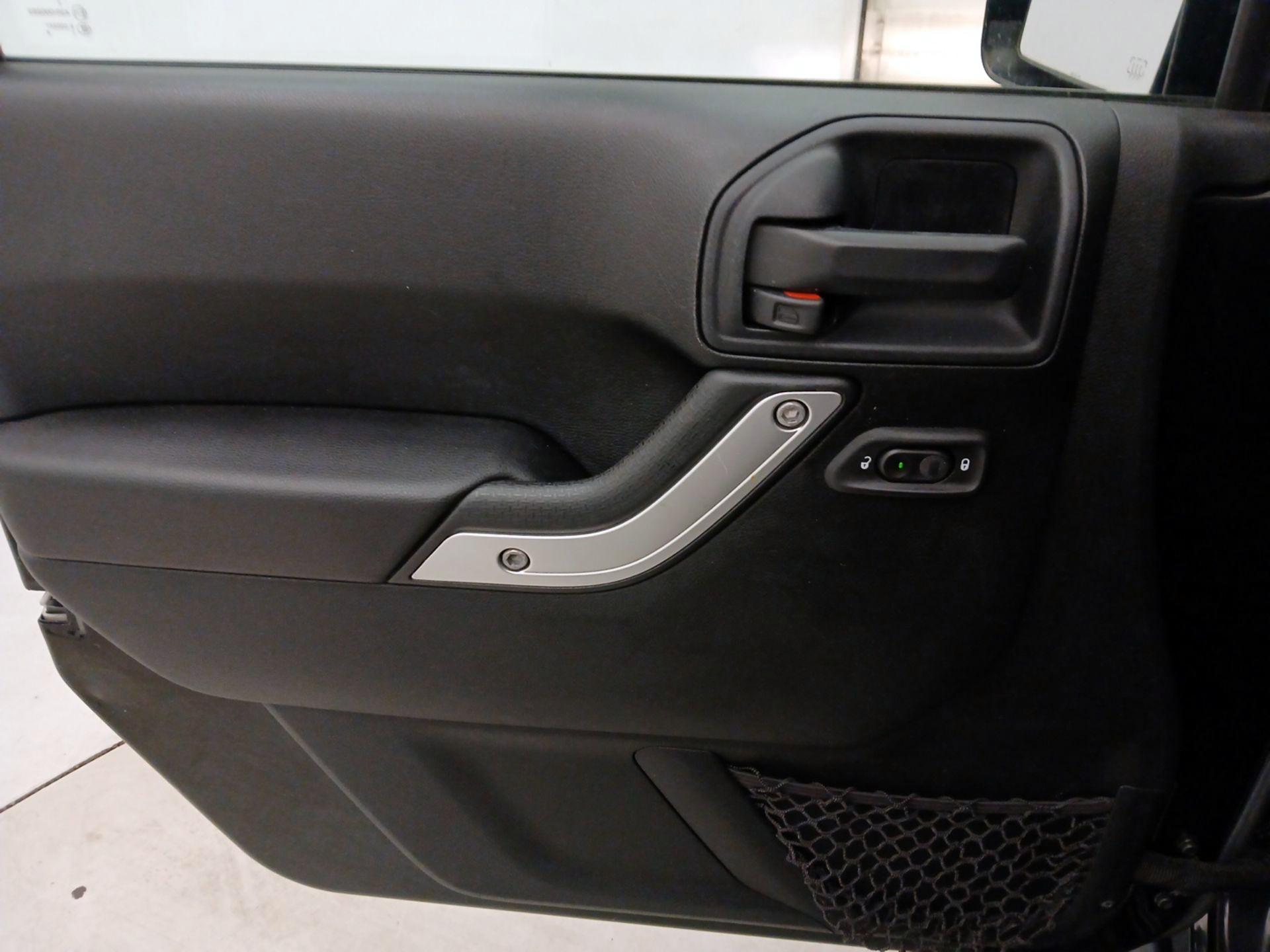 Thumbnail: 2016 Jeep Wrangler - 12