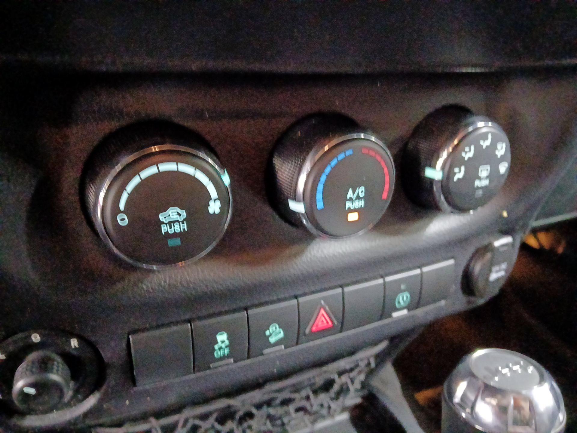 Thumbnail: 2016 Jeep Wrangler - 14