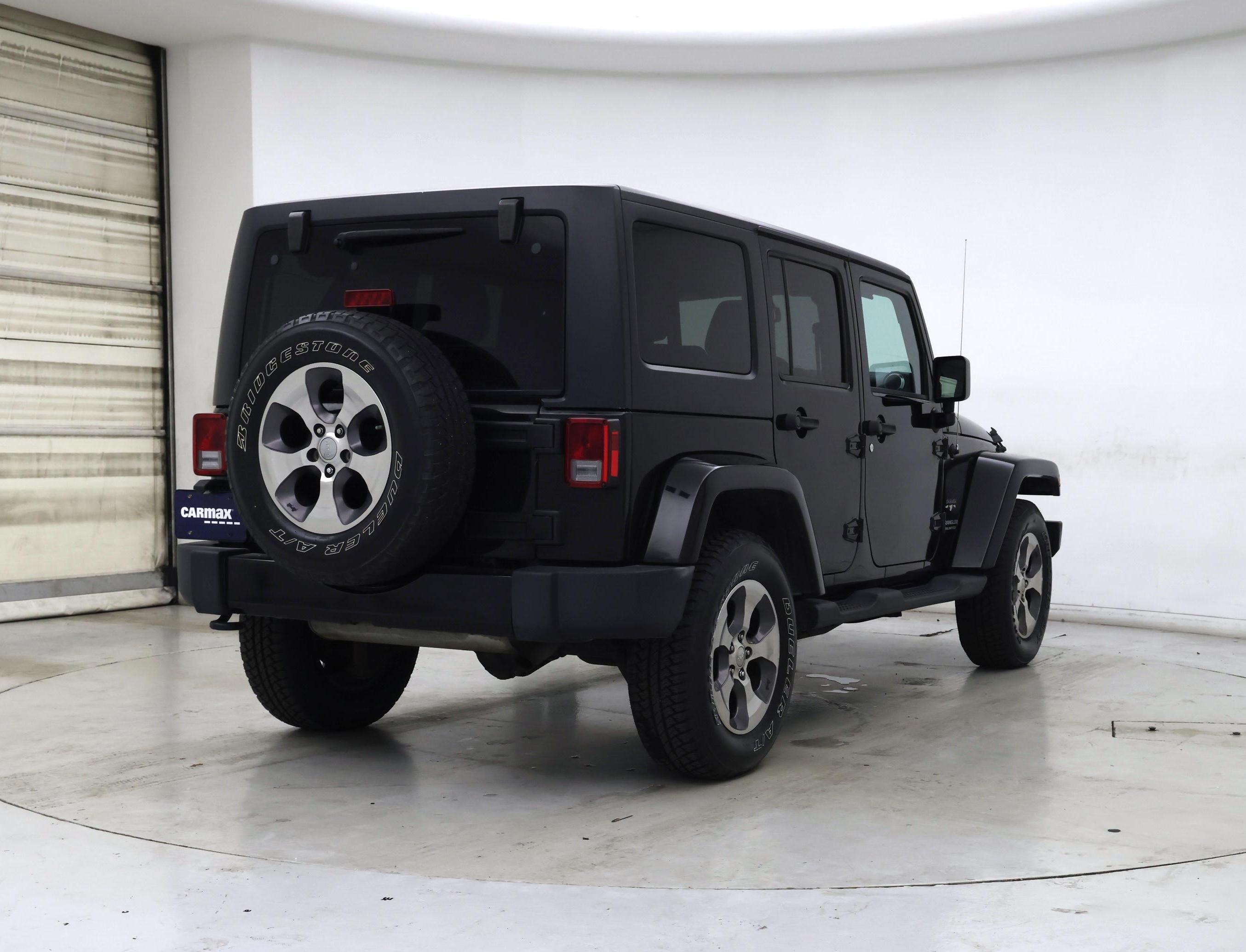 Thumbnail: 2016 Jeep Wrangler - 8