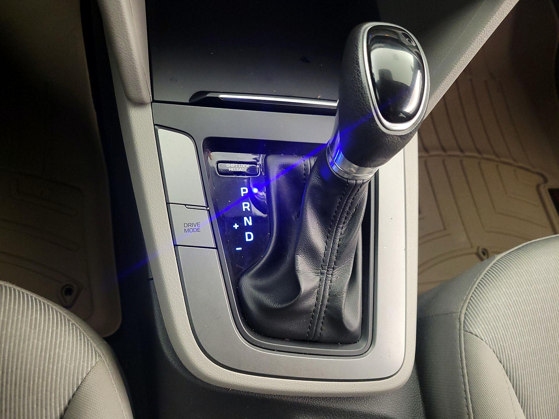 Thumbnail: 2017 Hyundai Elantra - 16