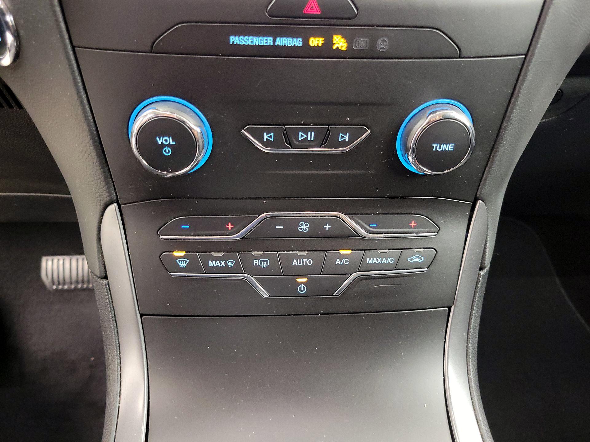 Thumbnail: 2020 Ford Edge - 16