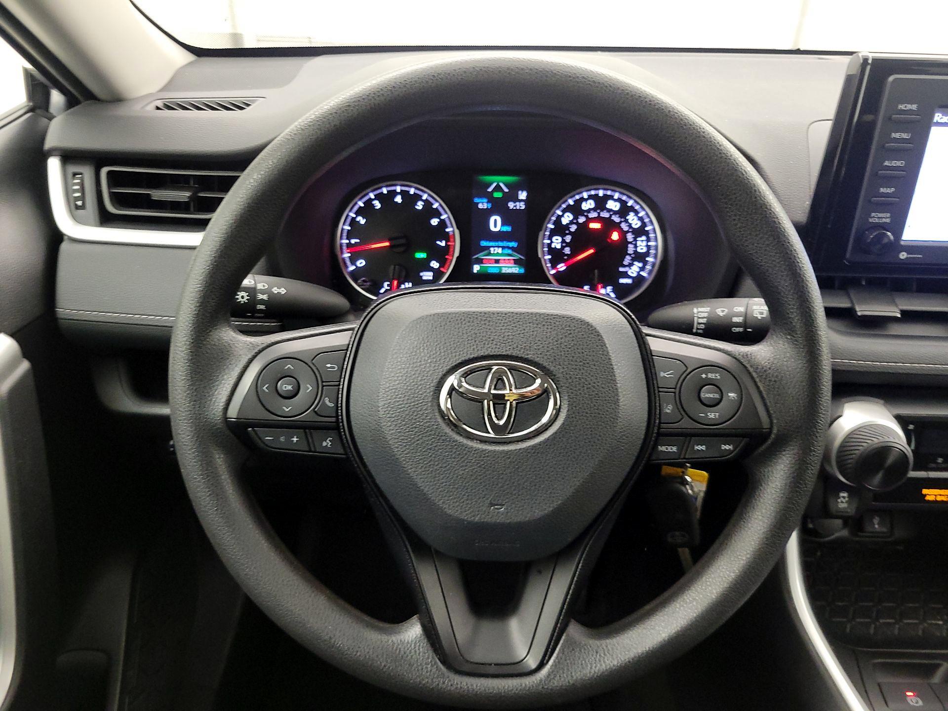 Thumbnail: 2021 Toyota RAV4 - 10