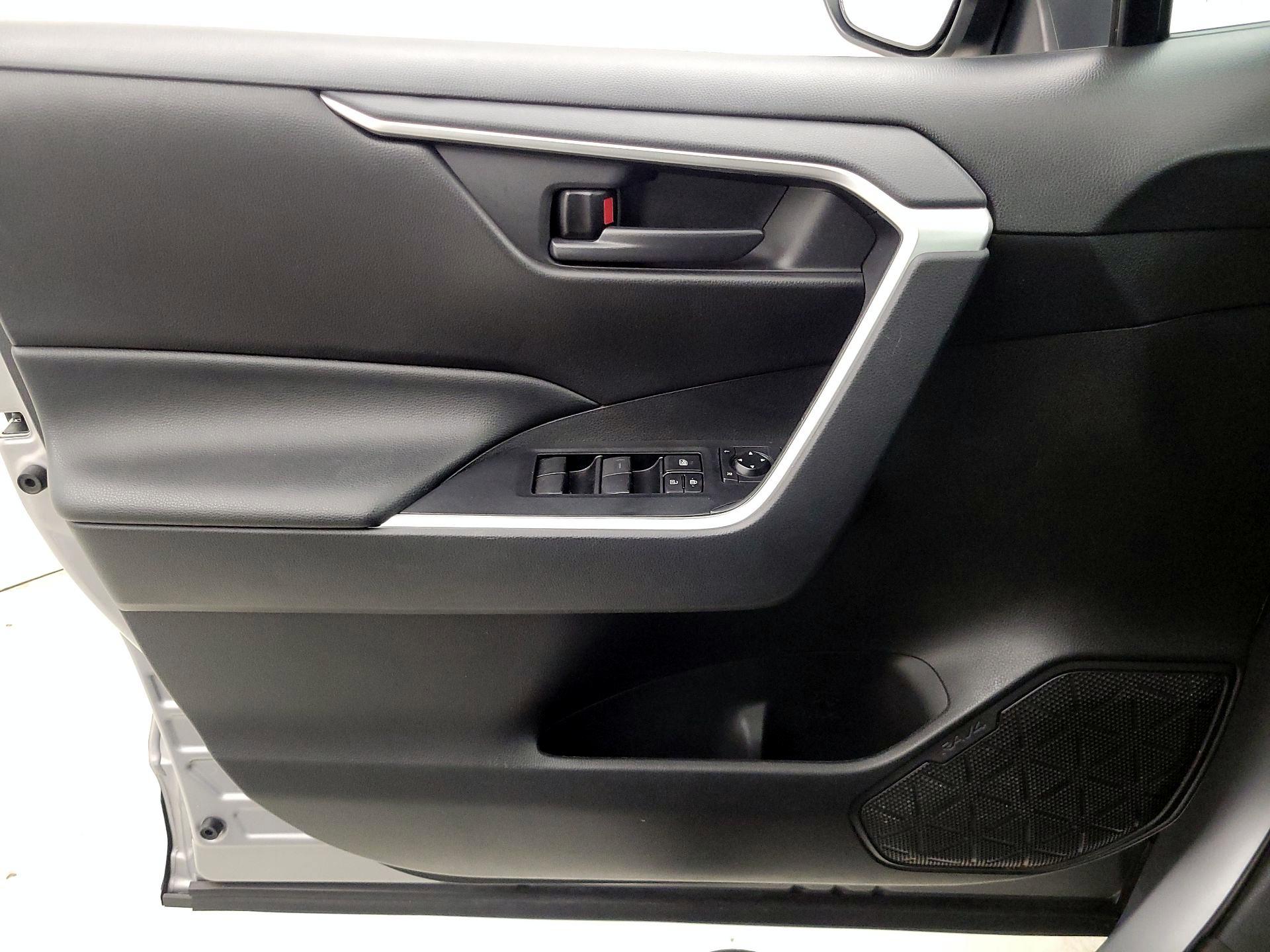 Thumbnail: 2021 Toyota RAV4 - 12