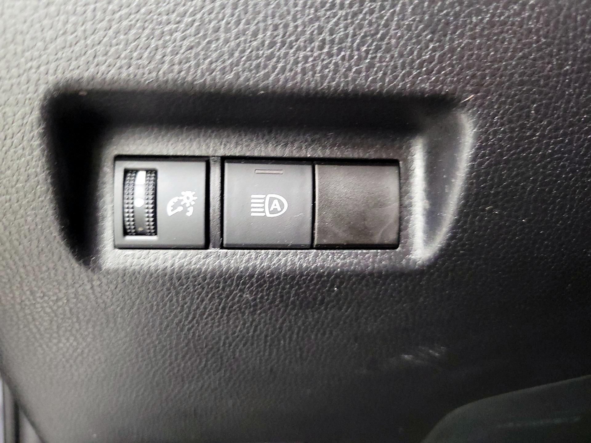 Thumbnail: 2021 Toyota RAV4 - 13