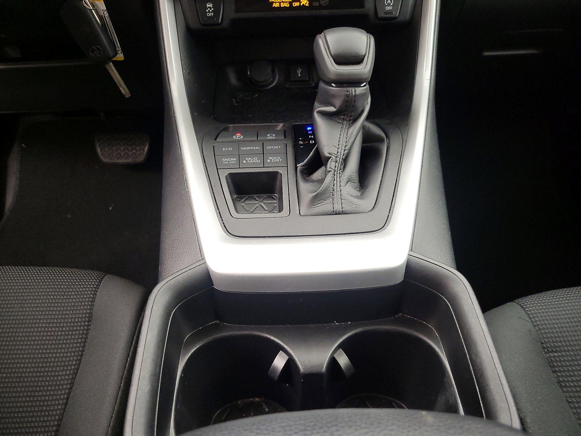 Thumbnail: 2021 Toyota RAV4 - 17