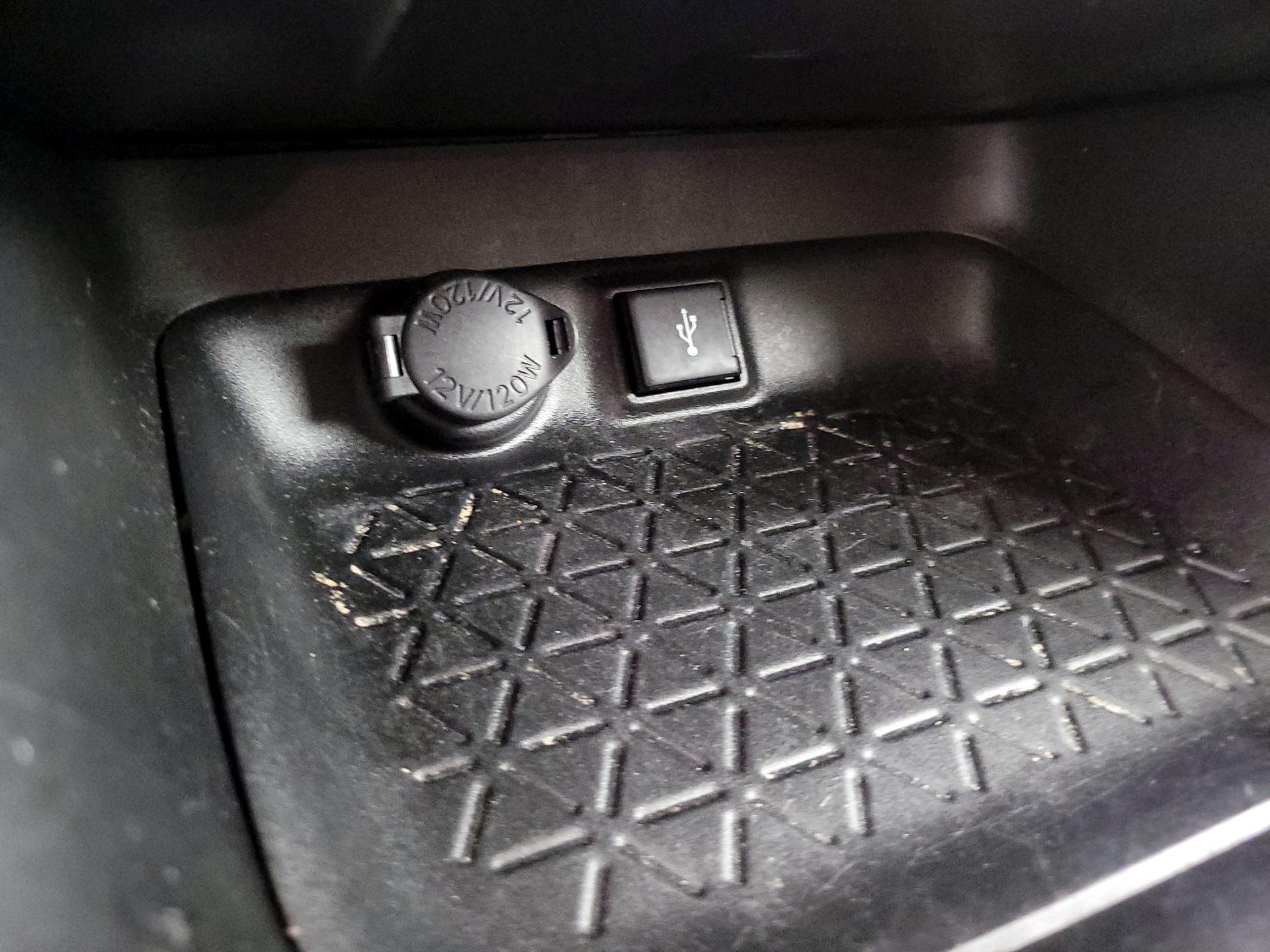 Thumbnail: 2021 Toyota RAV4 - 18