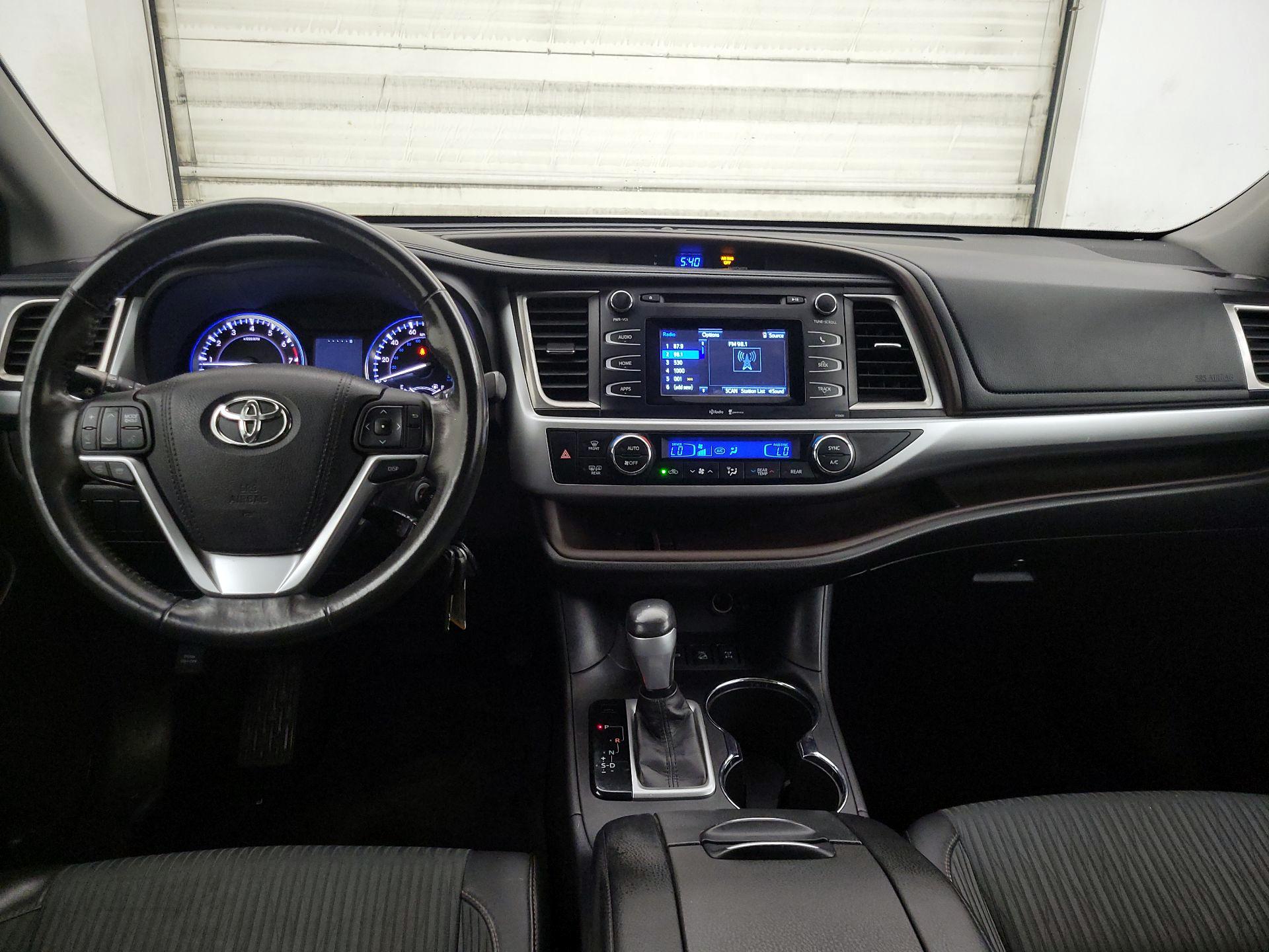 Thumbnail: 2015 Toyota Highlander - 9
