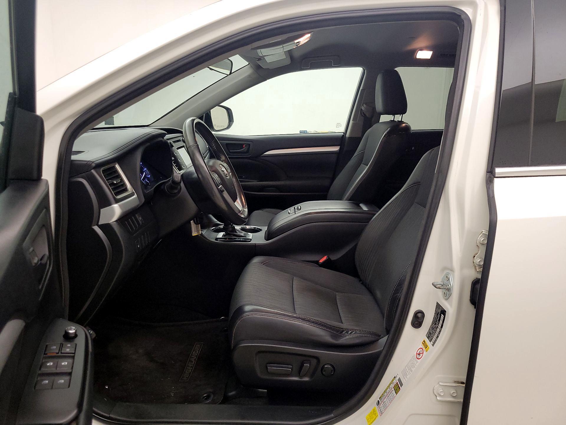Thumbnail: 2015 Toyota Highlander - 11