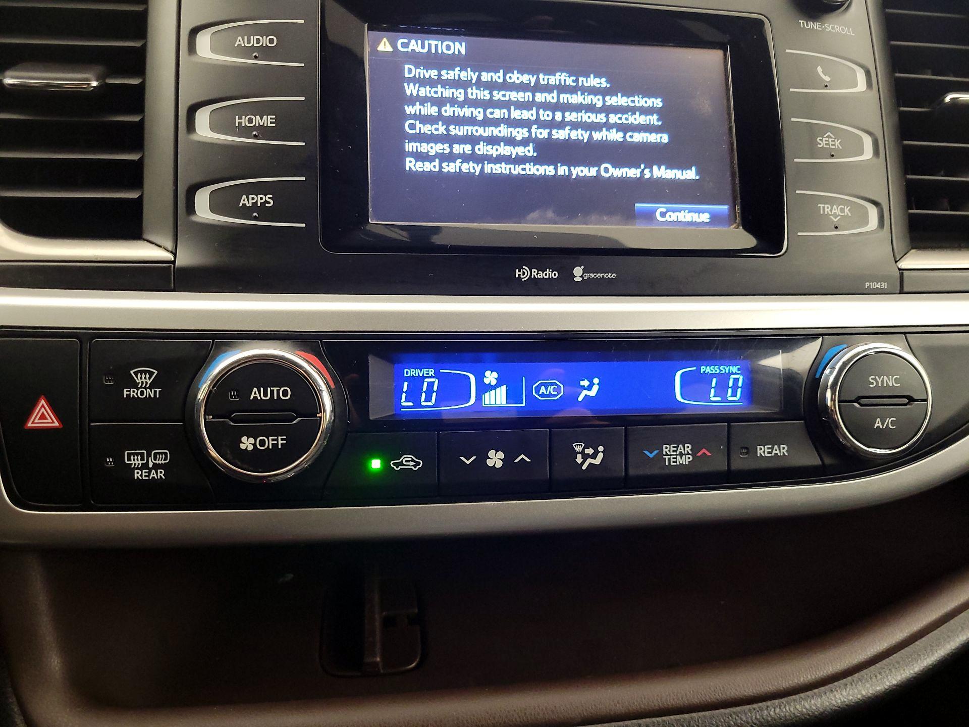 Thumbnail: 2015 Toyota Highlander - 16