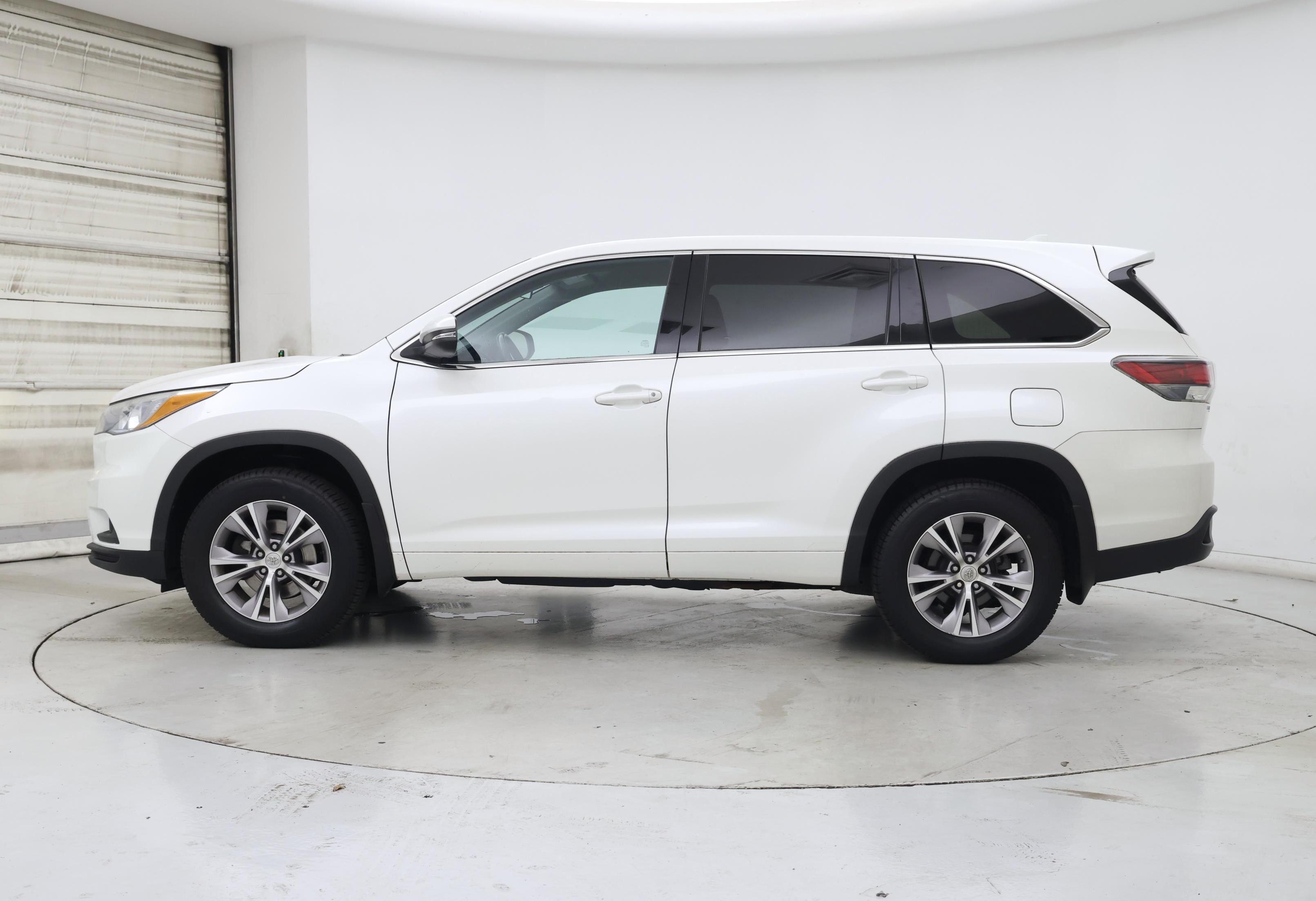 Thumbnail: 2015 Toyota Highlander - 3