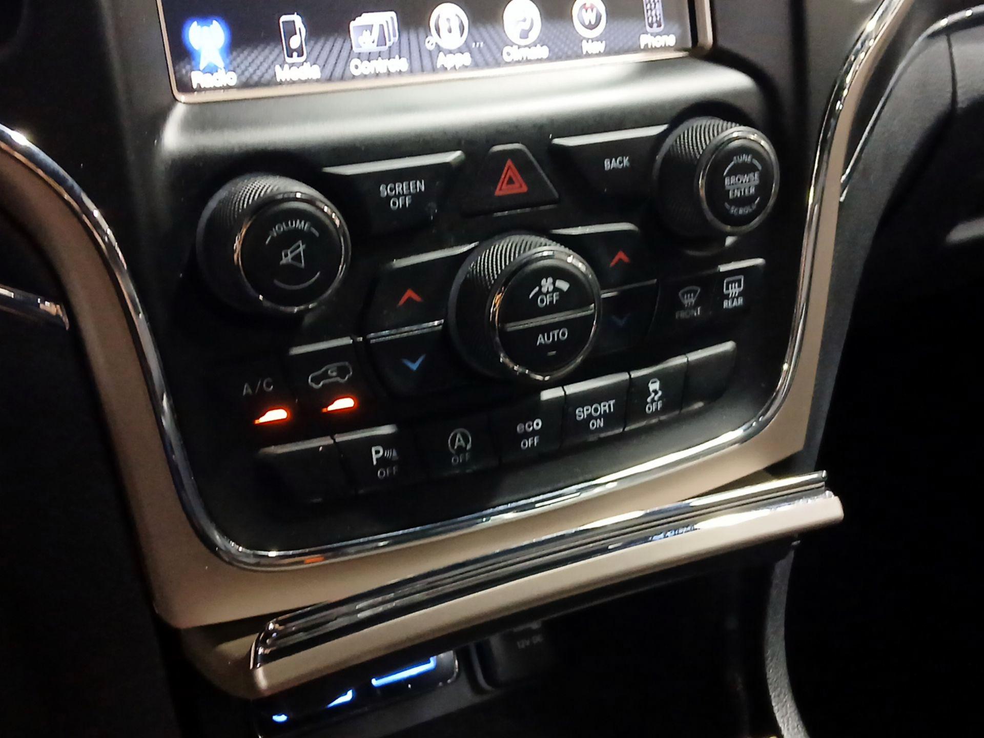 Thumbnail: 2017 Jeep Grand Cherokee - 17