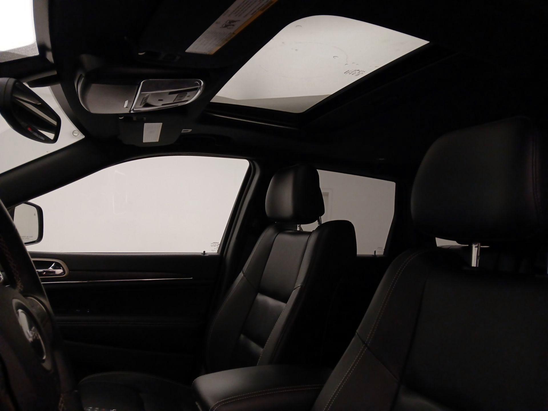Thumbnail: 2017 Jeep Grand Cherokee - 20