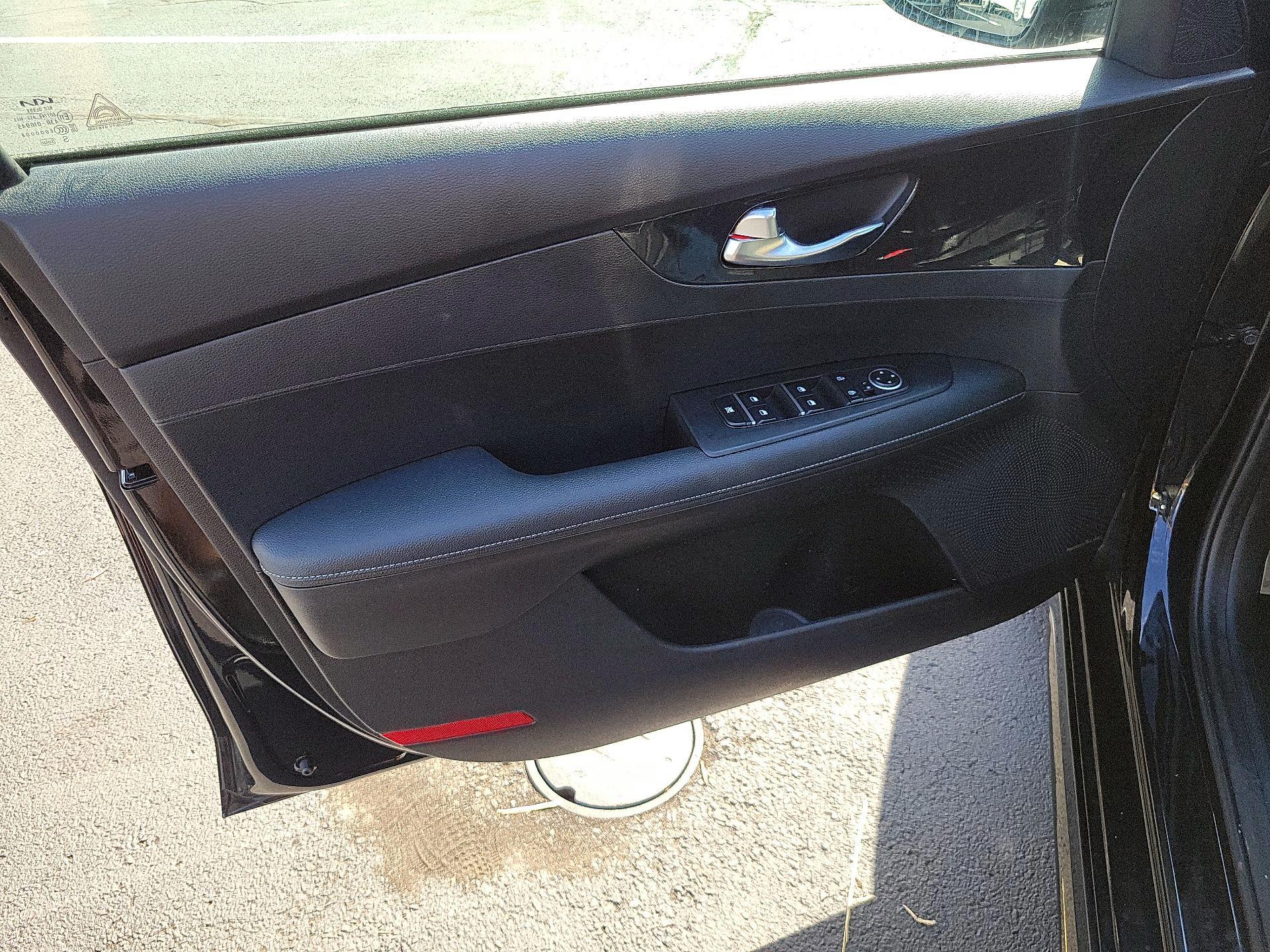 Thumbnail: 2023 Kia Forte - 10