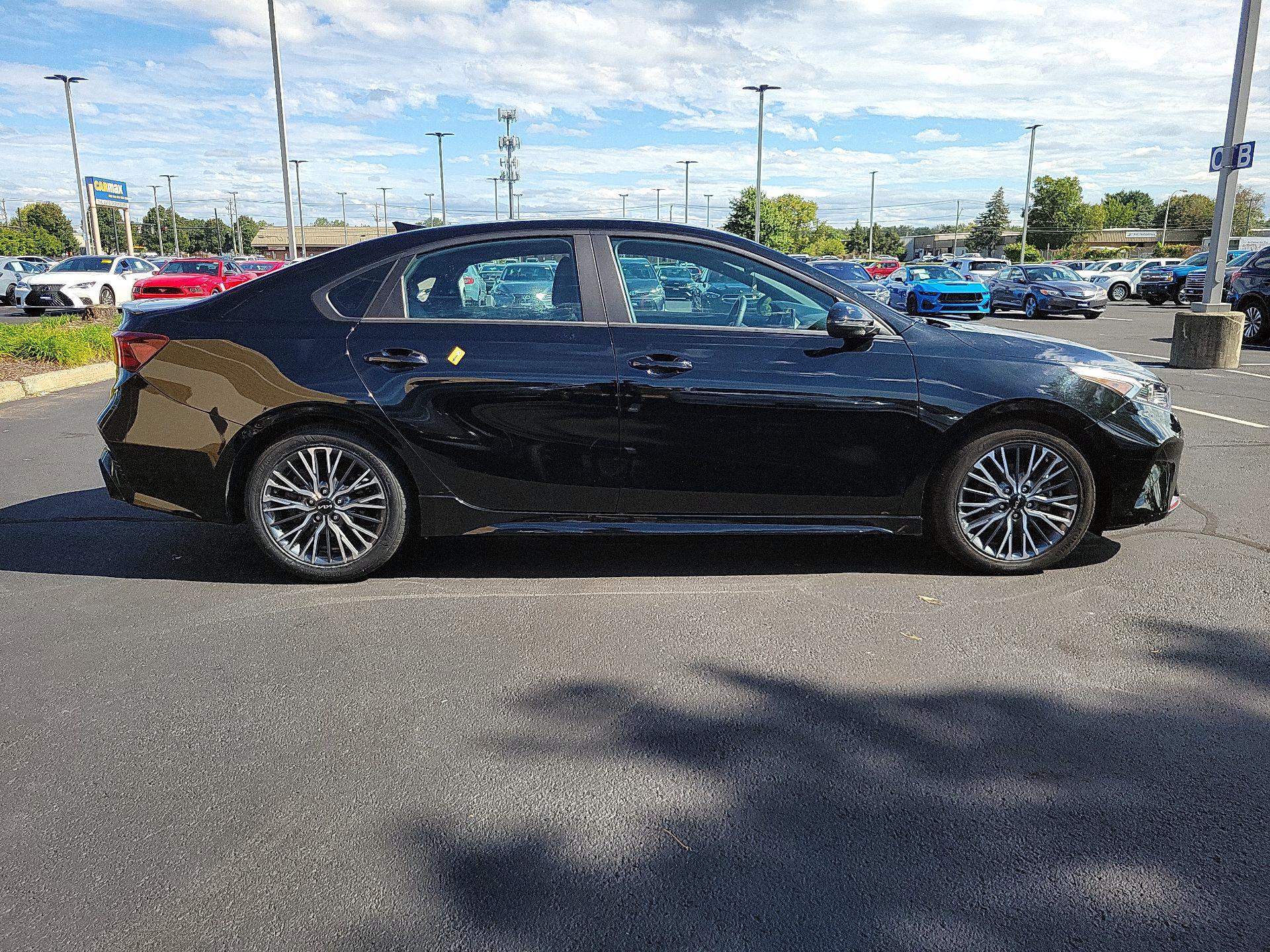 Thumbnail: 2023 Kia Forte - 4