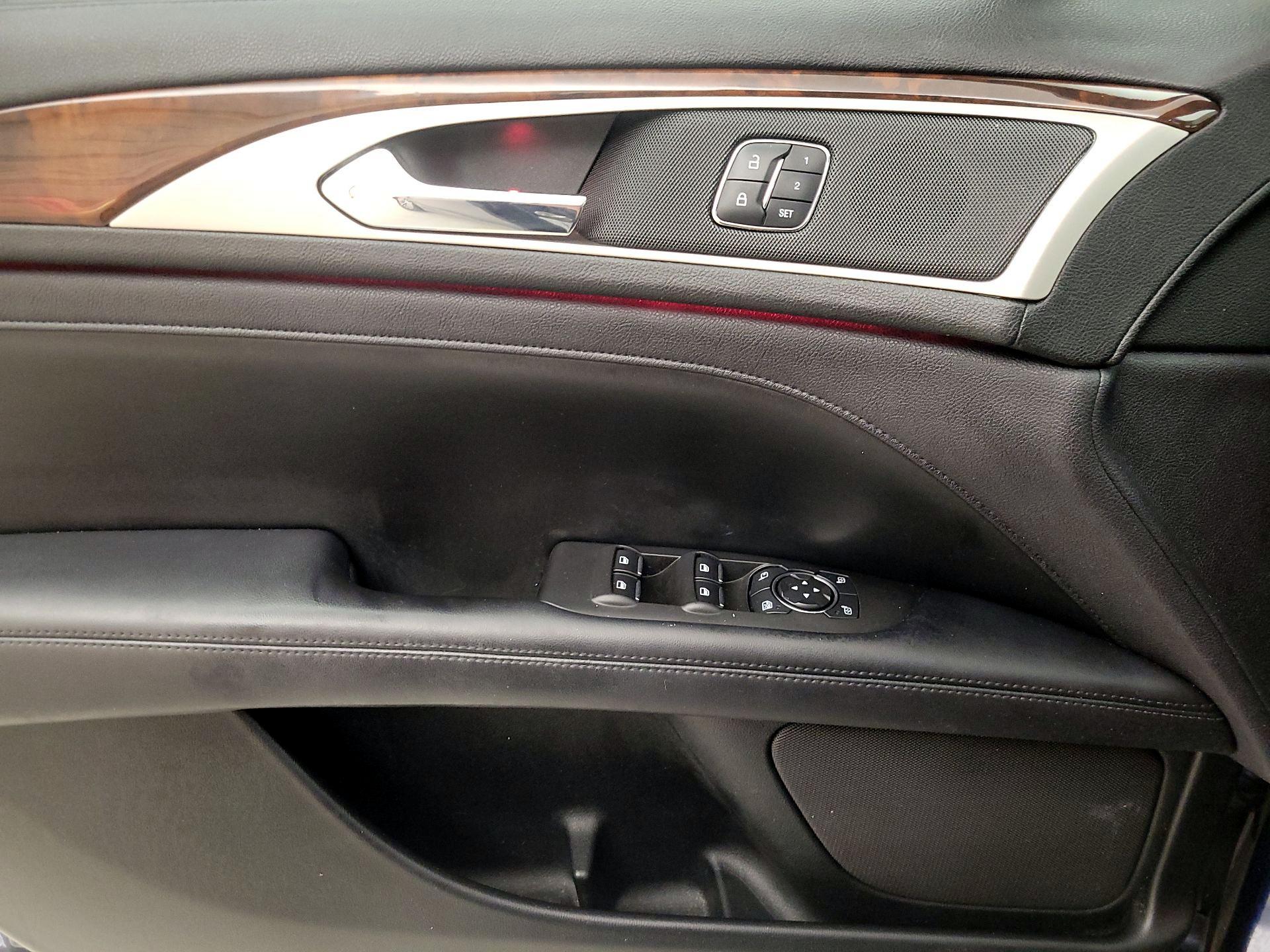 Thumbnail: 2017 Lincoln MKZ - 12