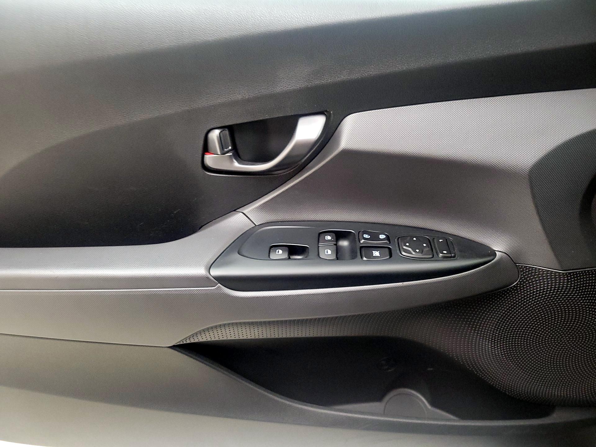 Thumbnail: 2019 Hyundai Veloster - 12