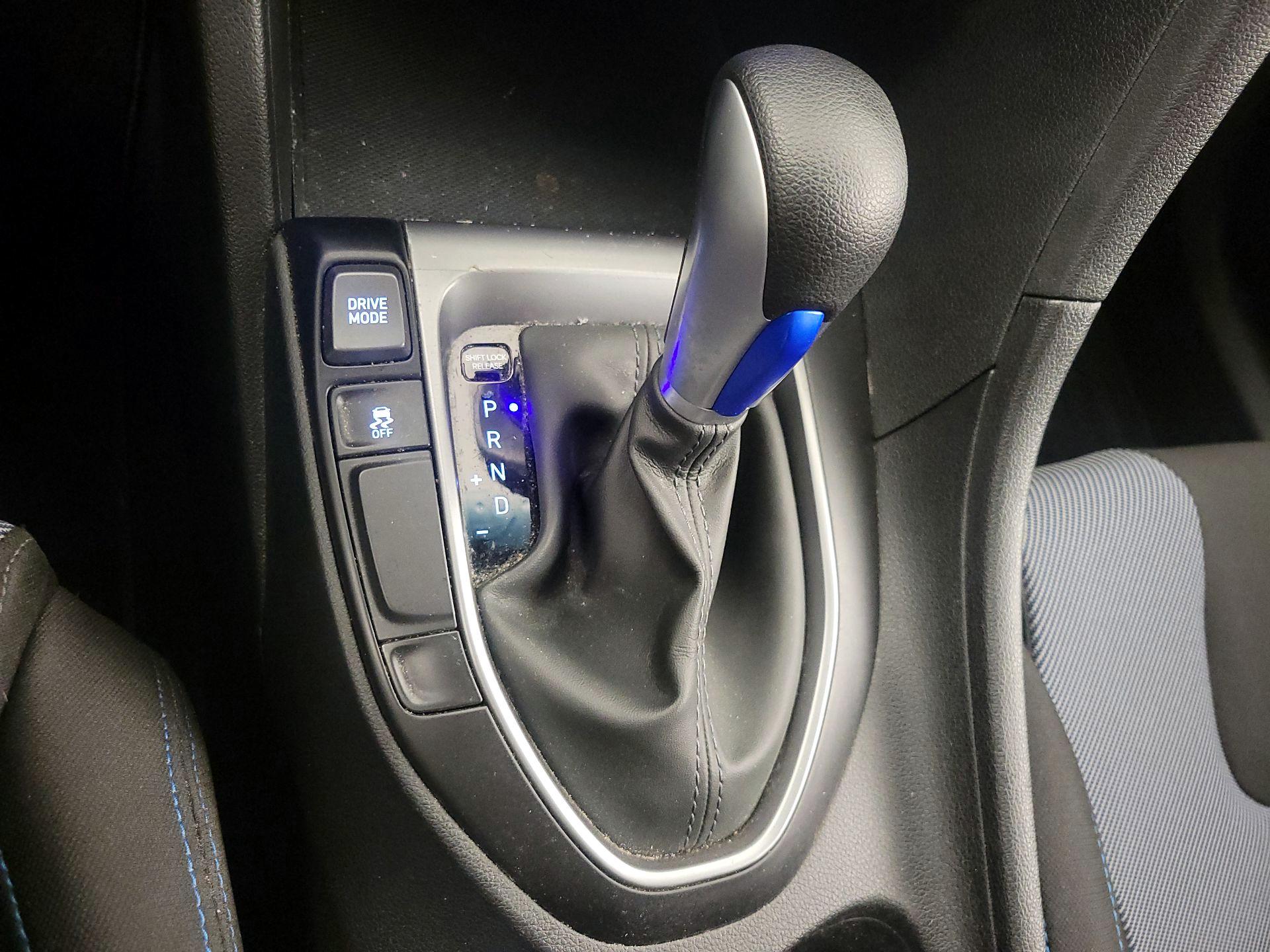 Thumbnail: 2019 Hyundai Veloster - 17