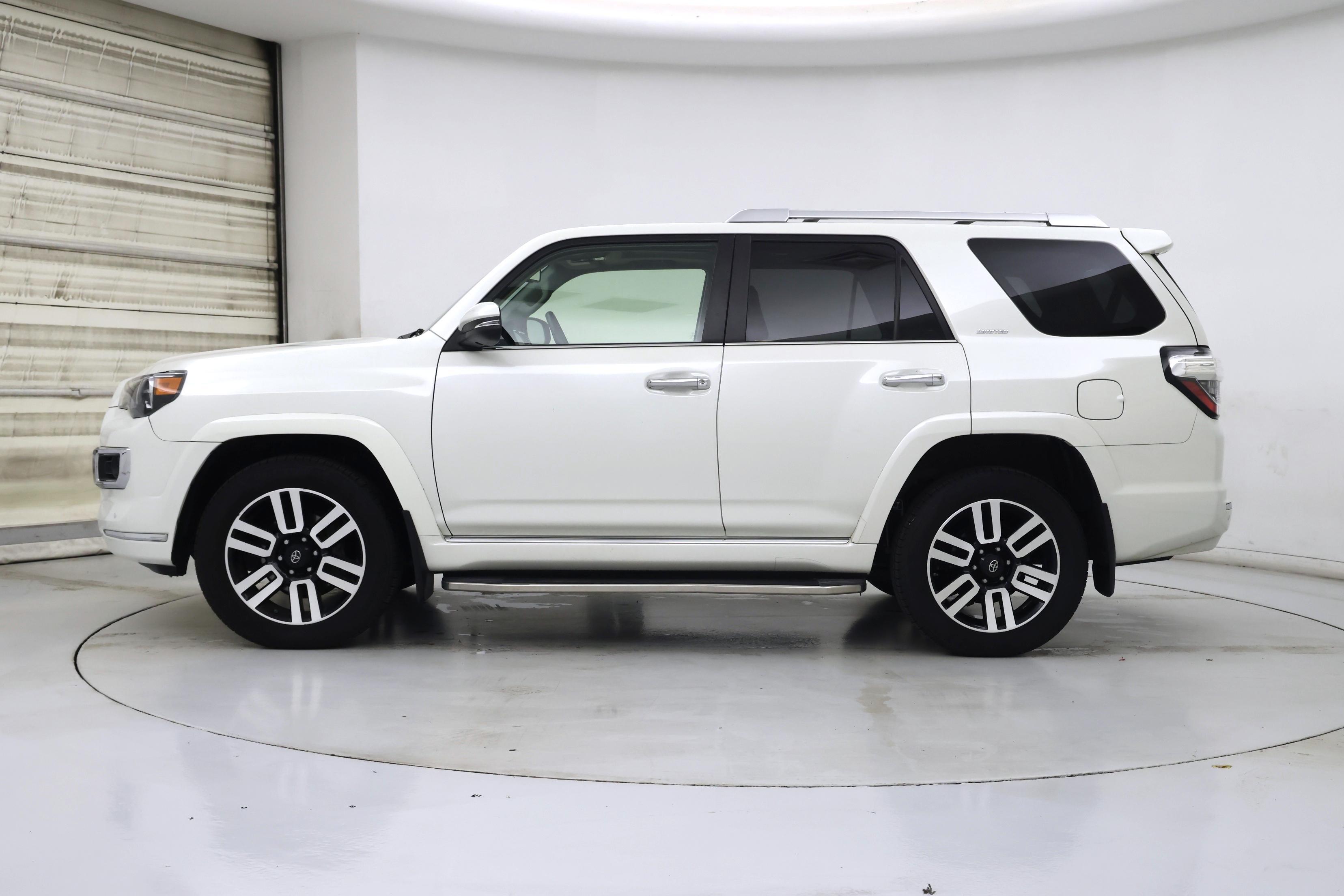 Thumbnail: 2020 Toyota 4Runner - 3