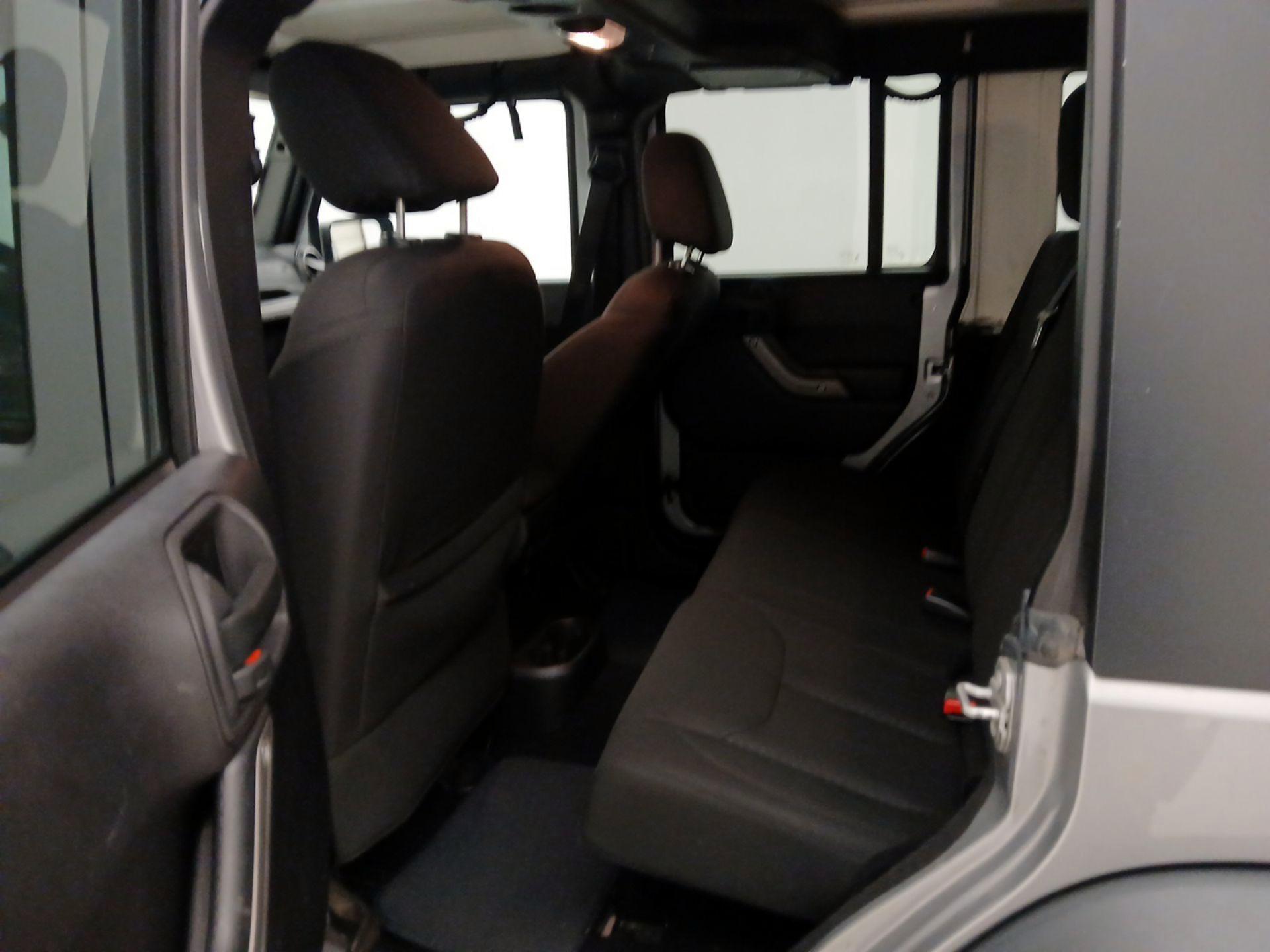 Thumbnail: 2016 Jeep Wrangler - 17