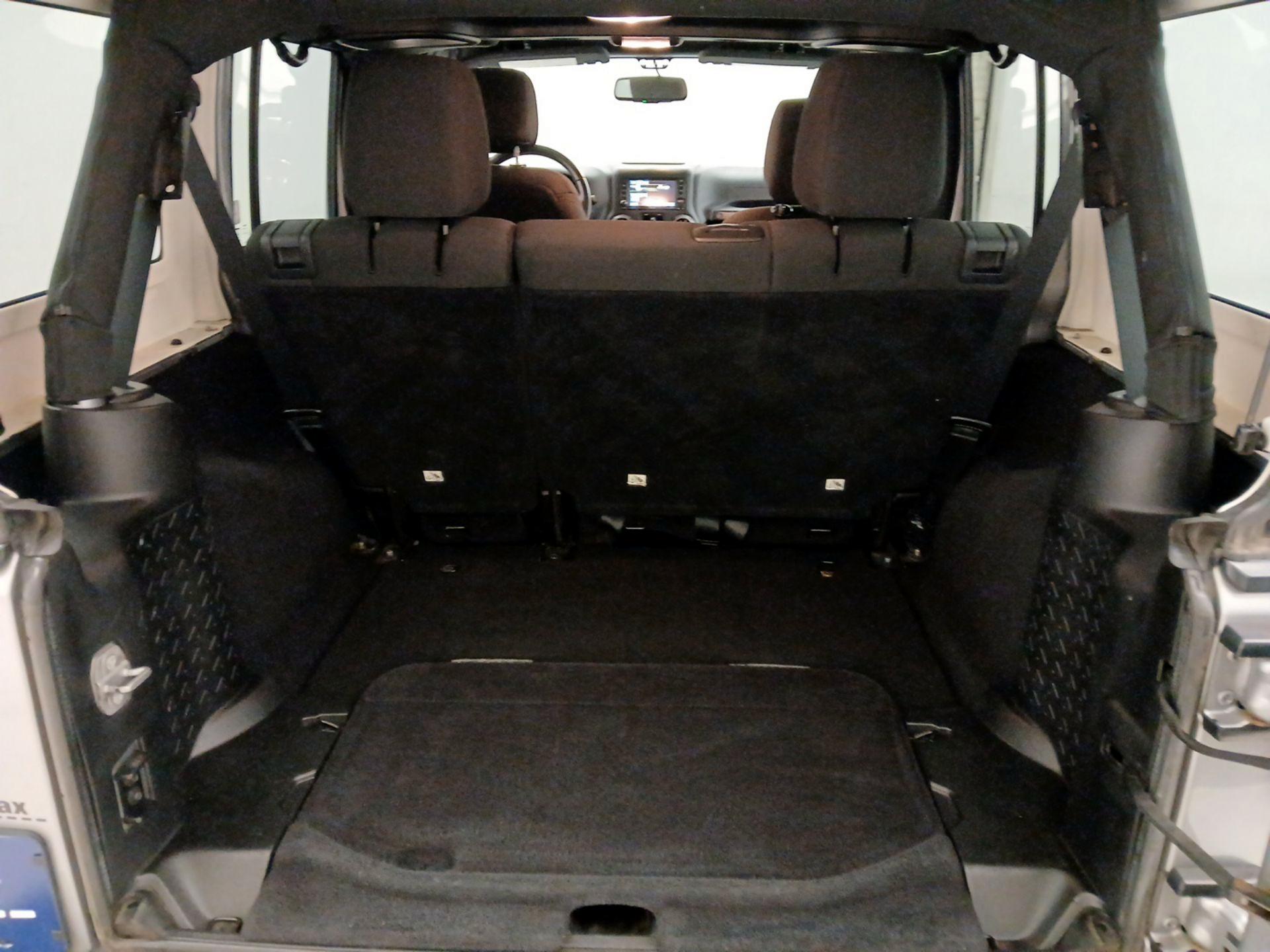 Thumbnail: 2016 Jeep Wrangler - 18