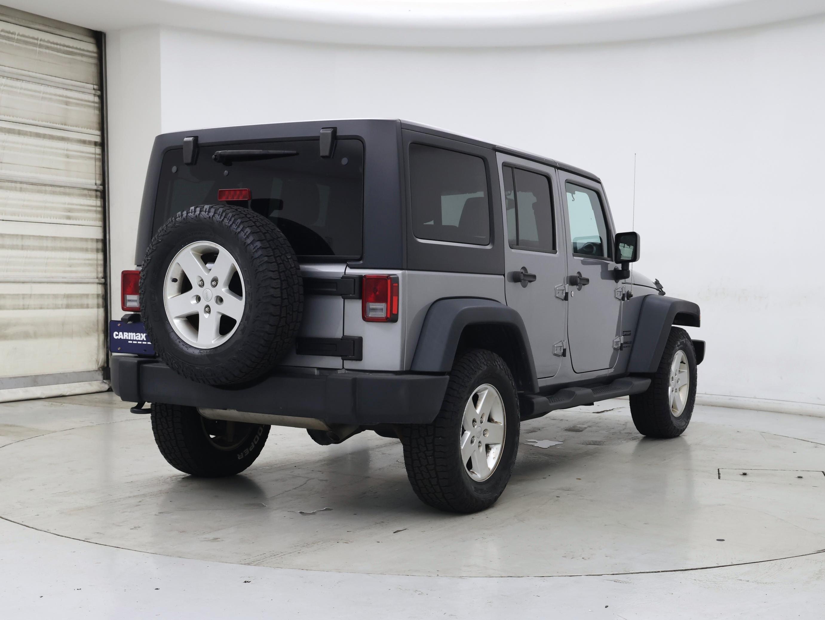 Thumbnail: 2016 Jeep Wrangler - 8