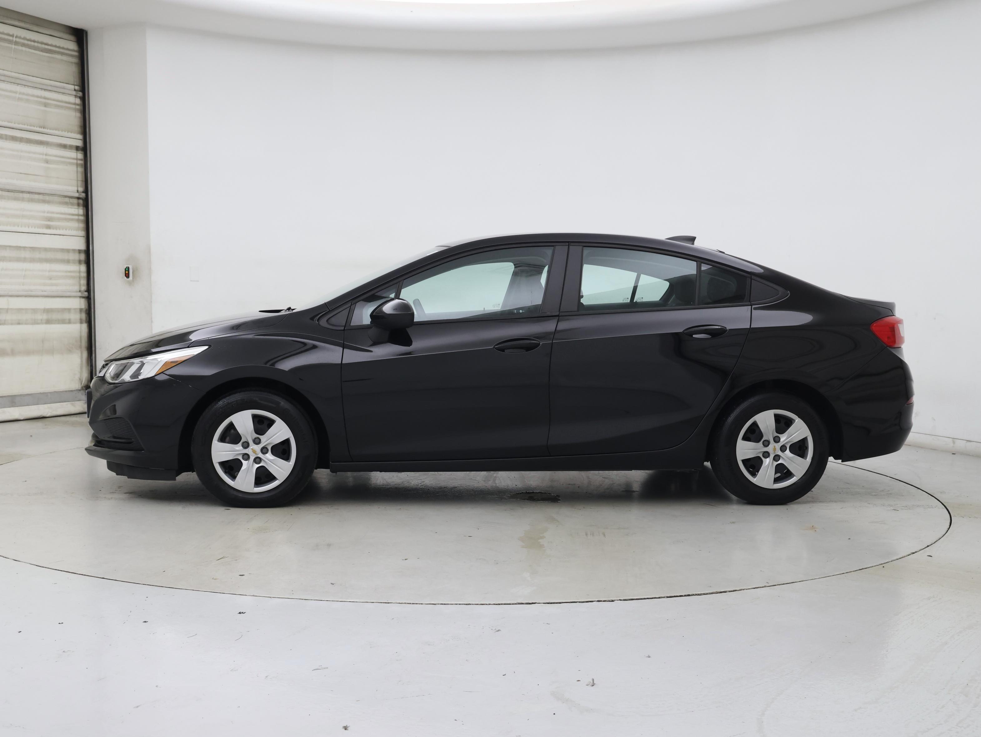 Thumbnail: 2017 Chevrolet Cruze - 3