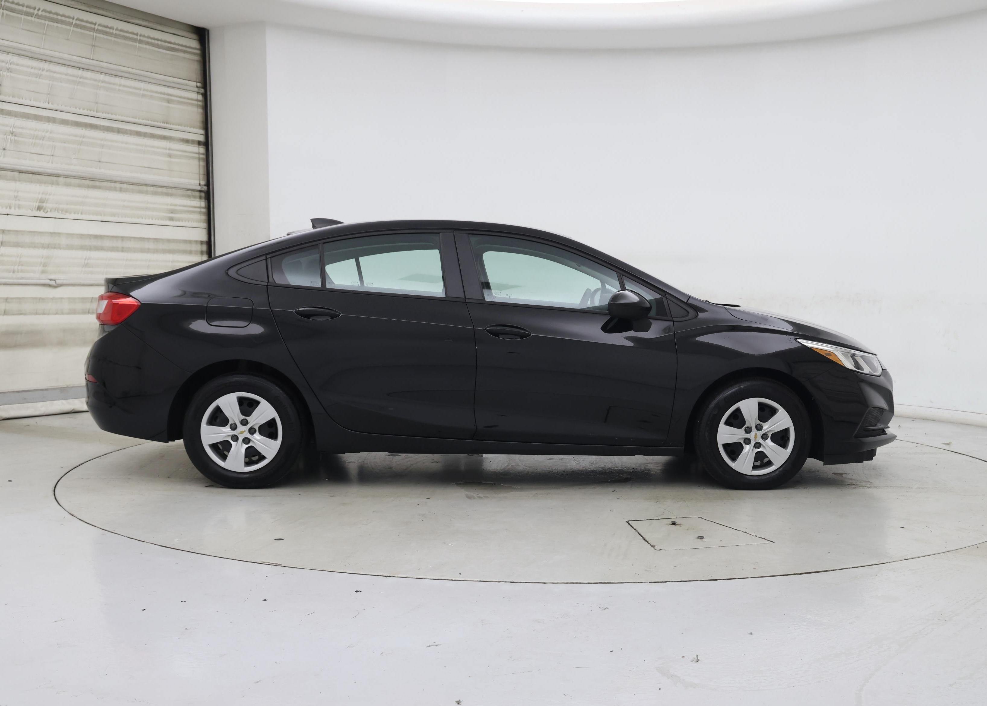 Thumbnail: 2017 Chevrolet Cruze - 7