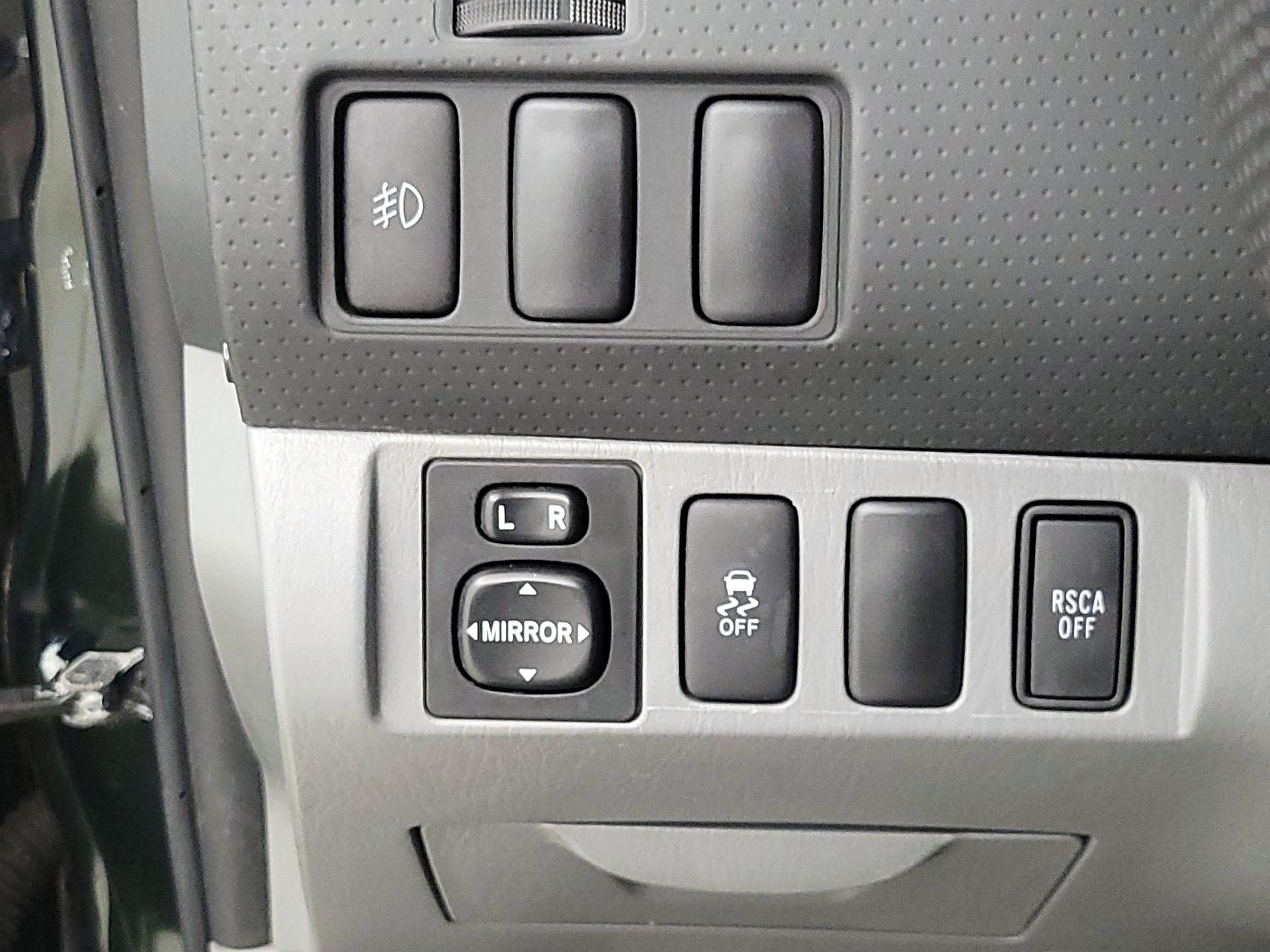 Thumbnail: 2014 Toyota Tacoma - 13