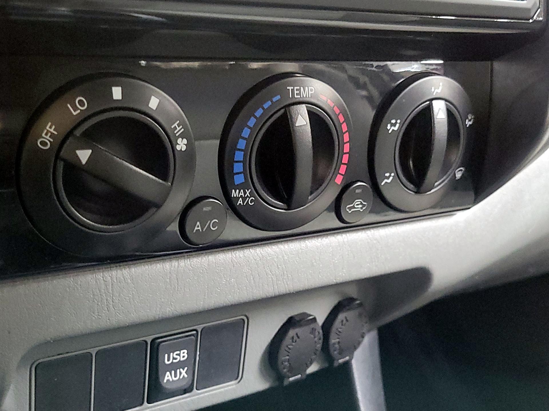 Thumbnail: 2014 Toyota Tacoma - 16