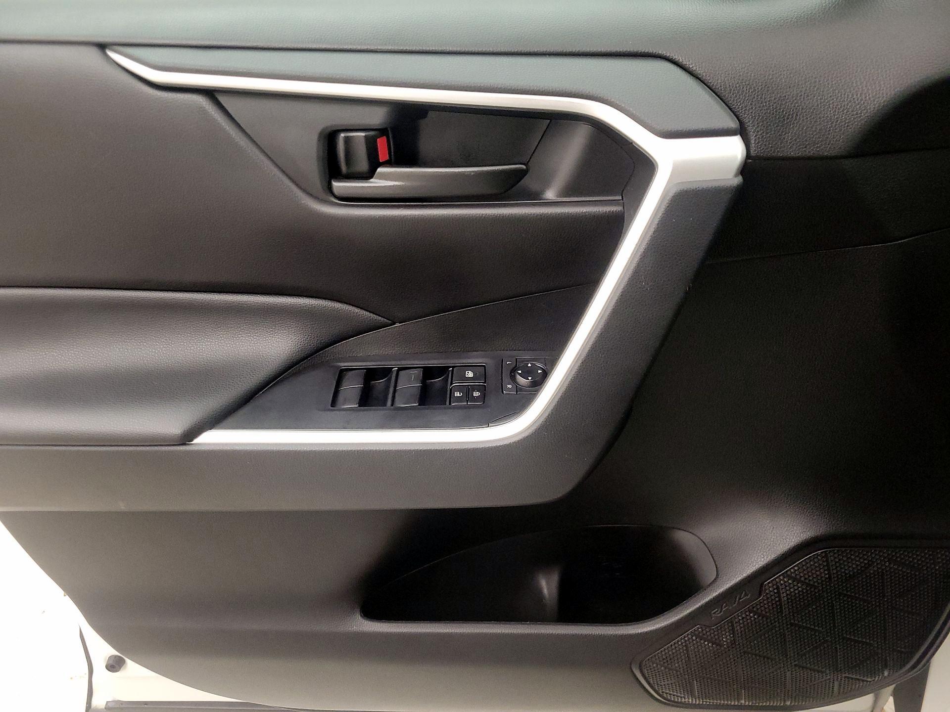 Thumbnail: 2021 Toyota RAV4 - 12