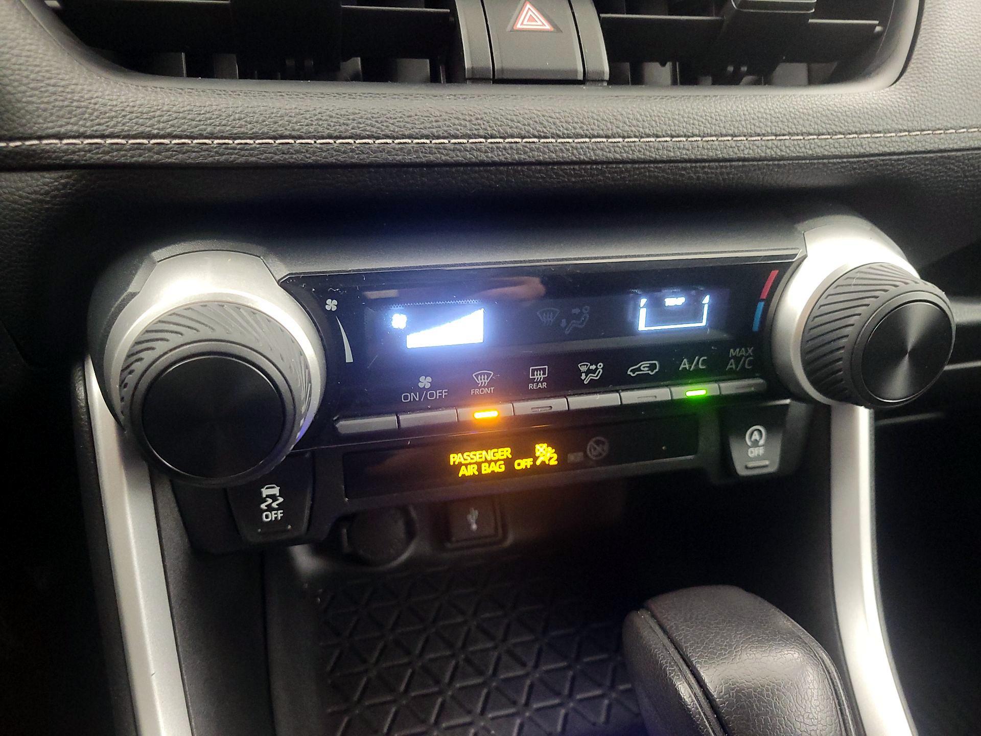 Thumbnail: 2021 Toyota RAV4 - 16