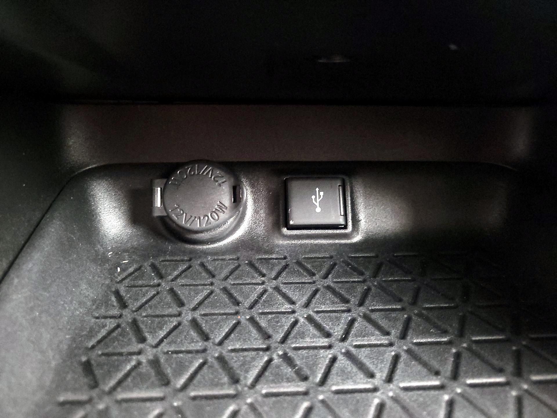 Thumbnail: 2021 Toyota RAV4 - 18