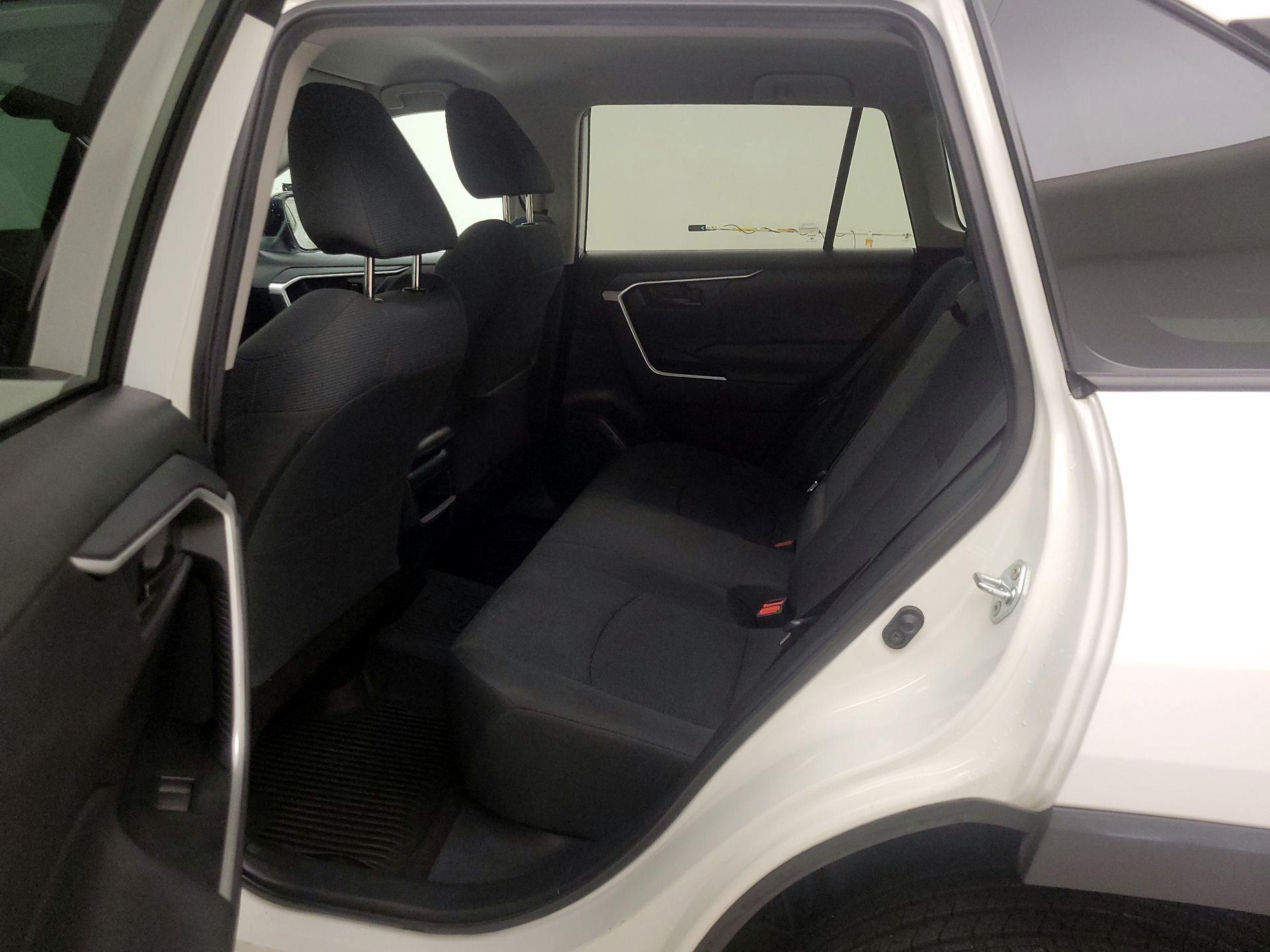 Thumbnail: 2021 Toyota RAV4 - 19