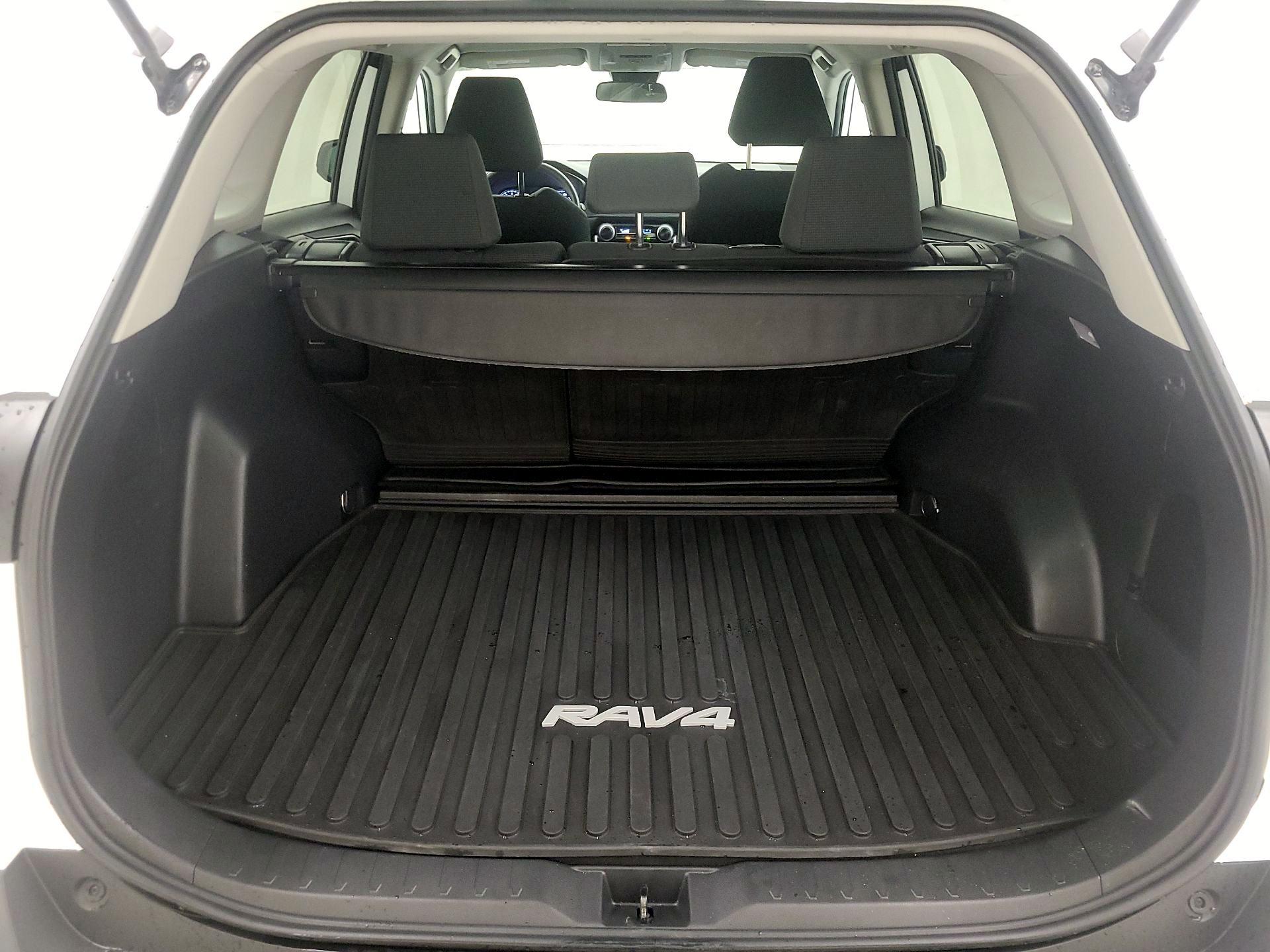 Thumbnail: 2021 Toyota RAV4 - 20