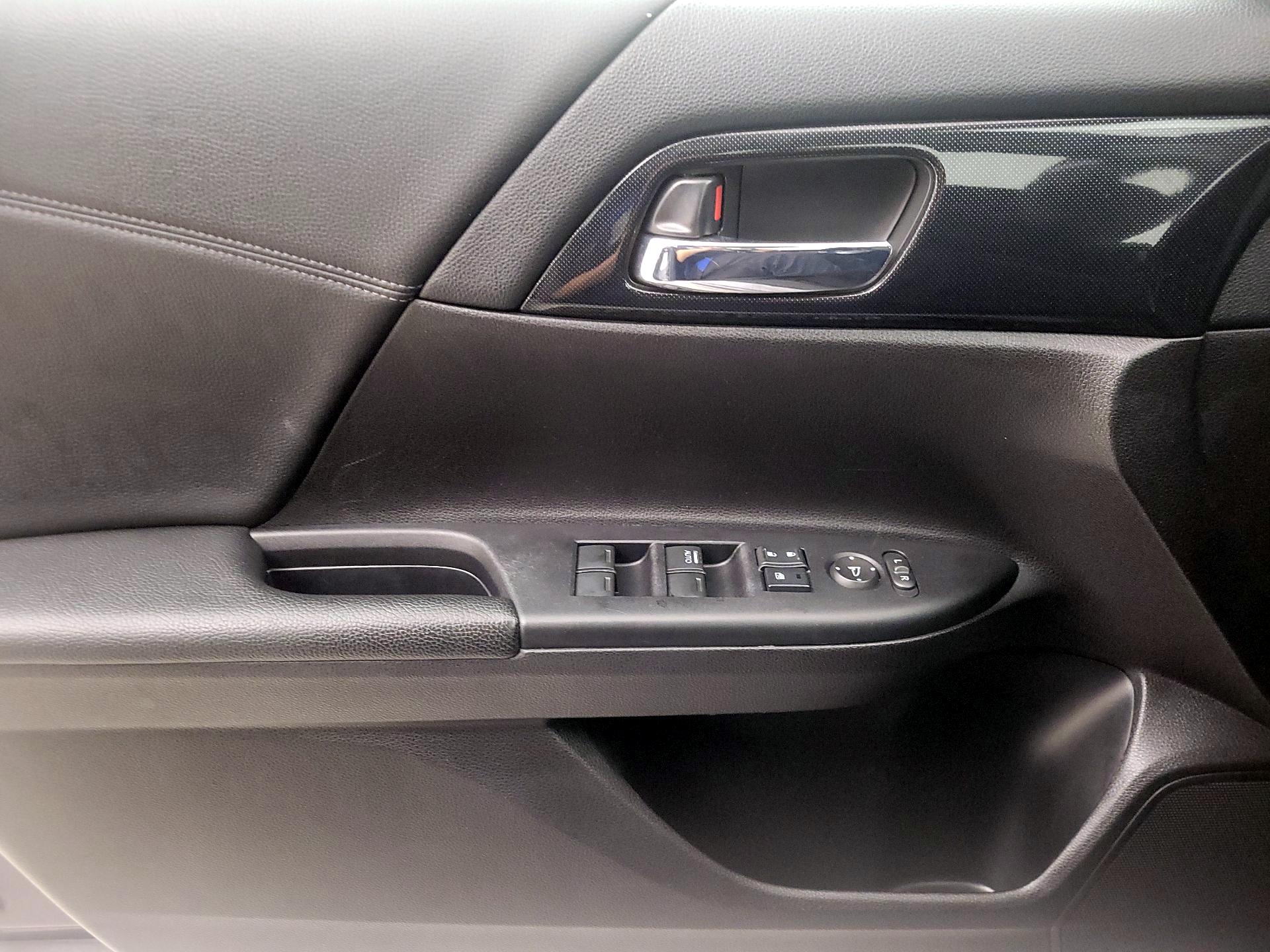 Thumbnail: 2015 Honda Accord - 12