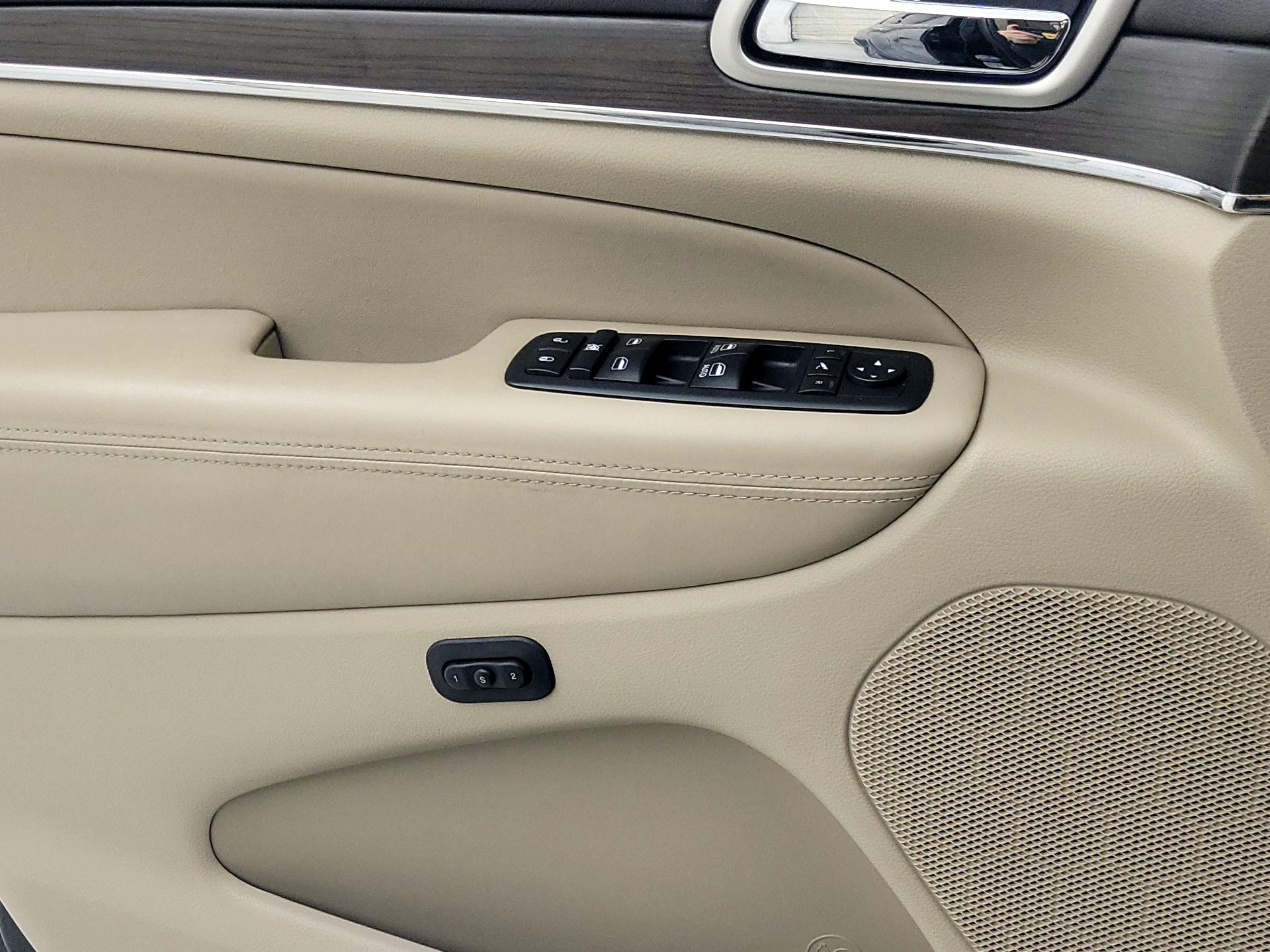 Thumbnail: 2017 Jeep Grand Cherokee - 12