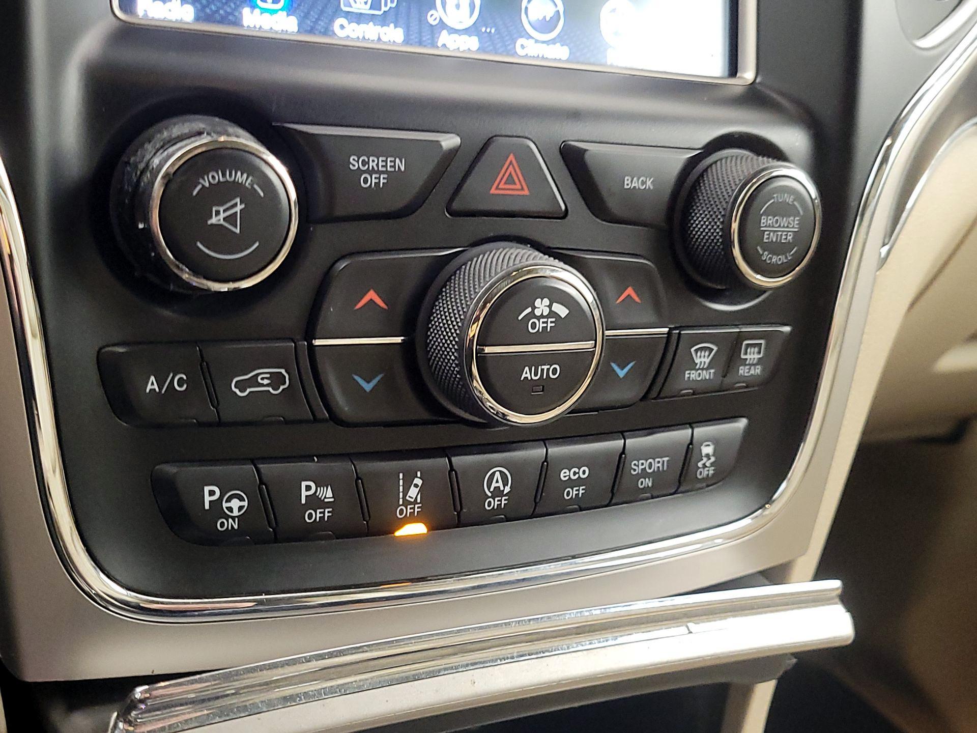 Thumbnail: 2017 Jeep Grand Cherokee - 16