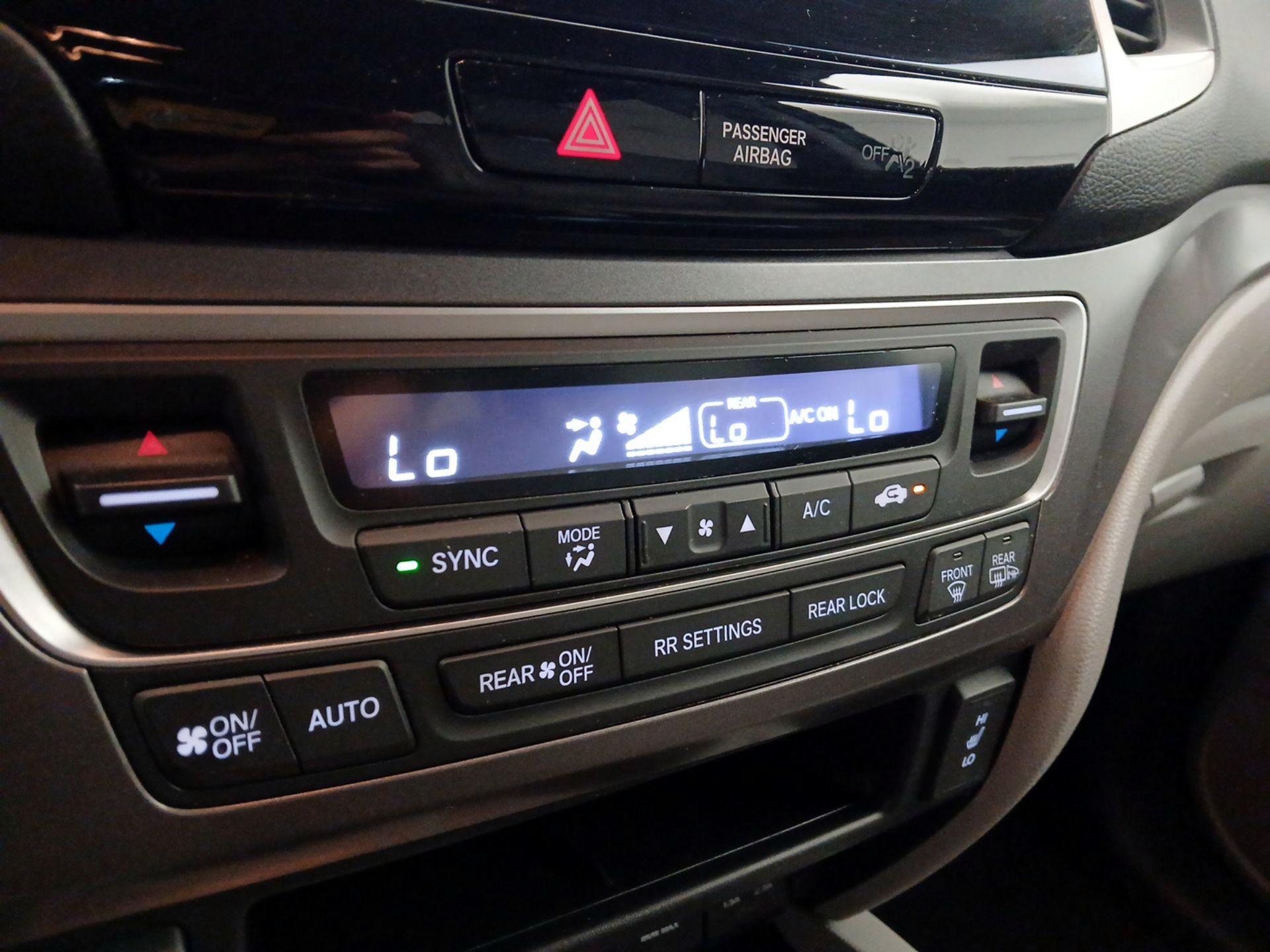 Thumbnail: 2016 Honda Pilot - 16
